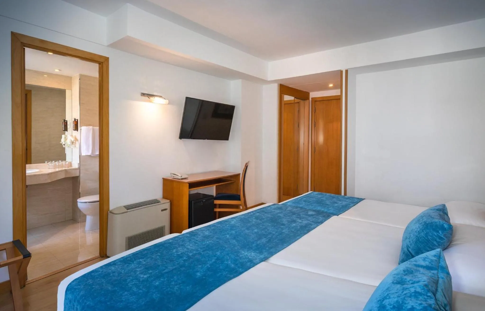 Photo of the whole room, Bed in Sercotel de los Reyes