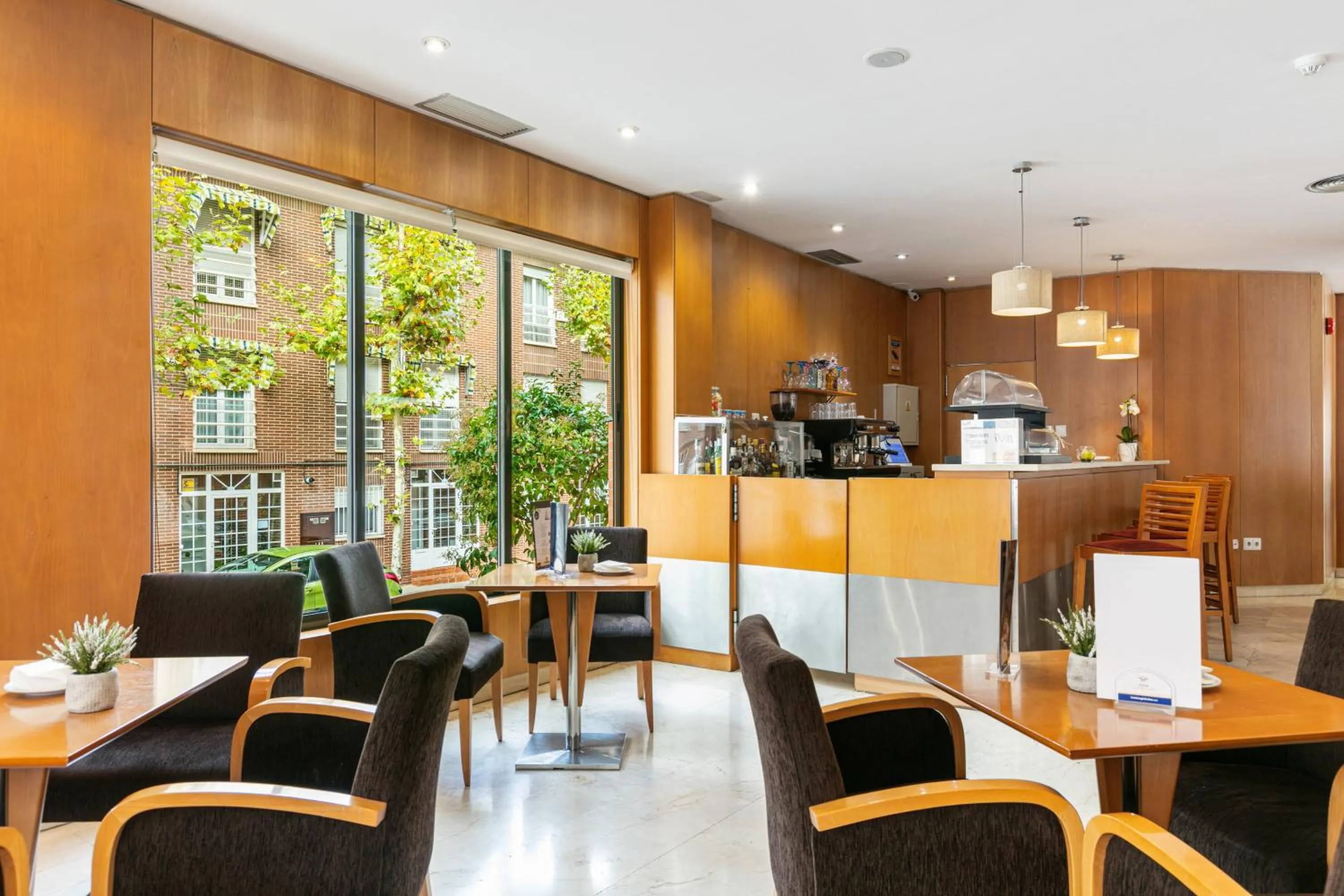 Lounge or bar in Sercotel de los Reyes