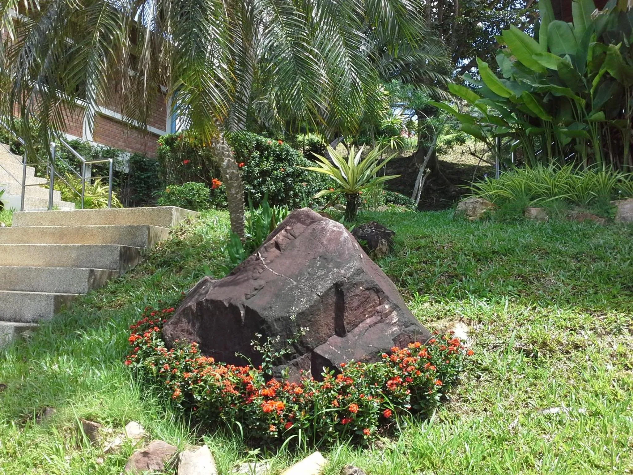 Garden in Freedom Estate sea view Apartments