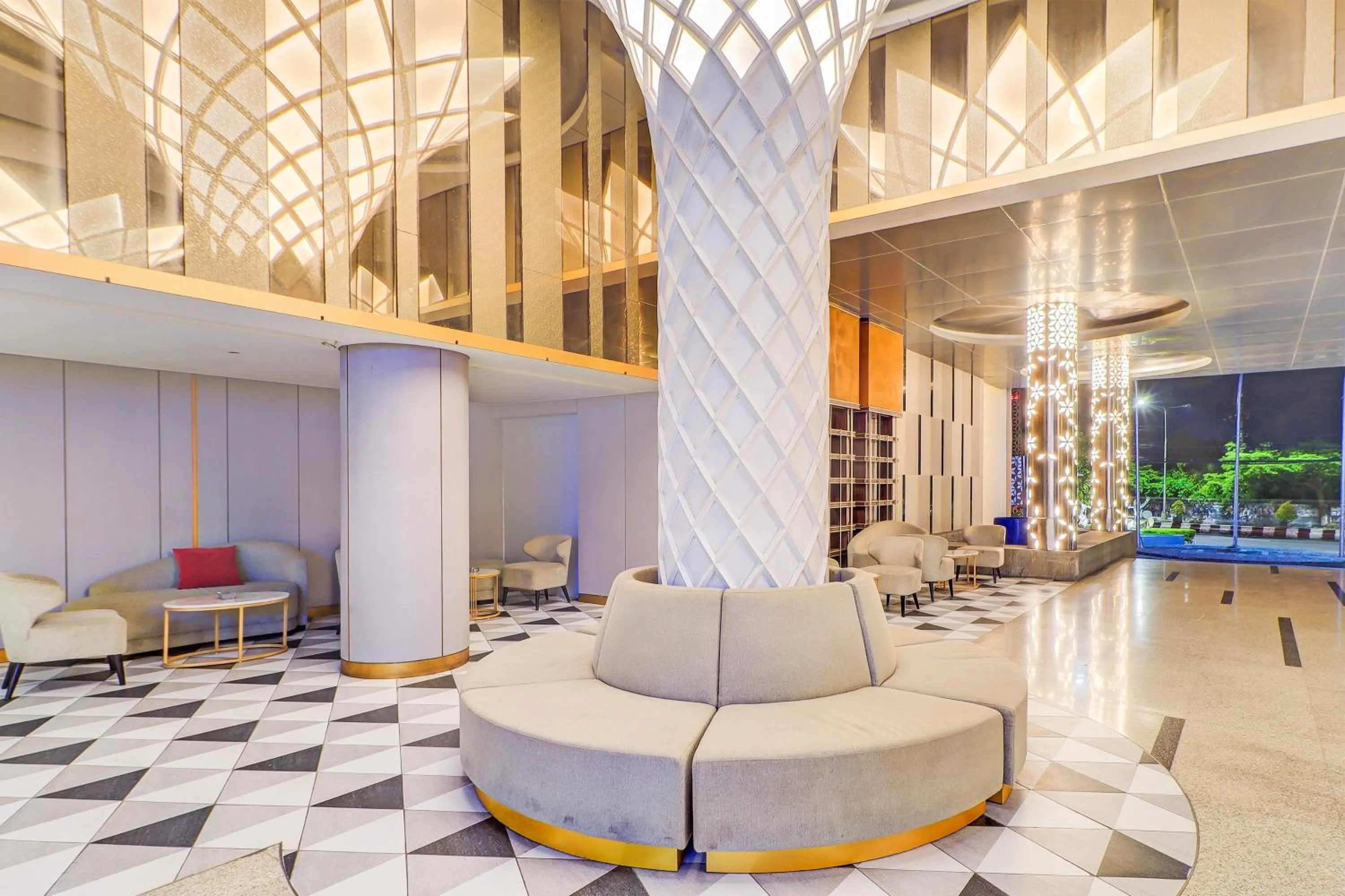 Lobby or reception in Sunday Hotel Arshika Sunset Road