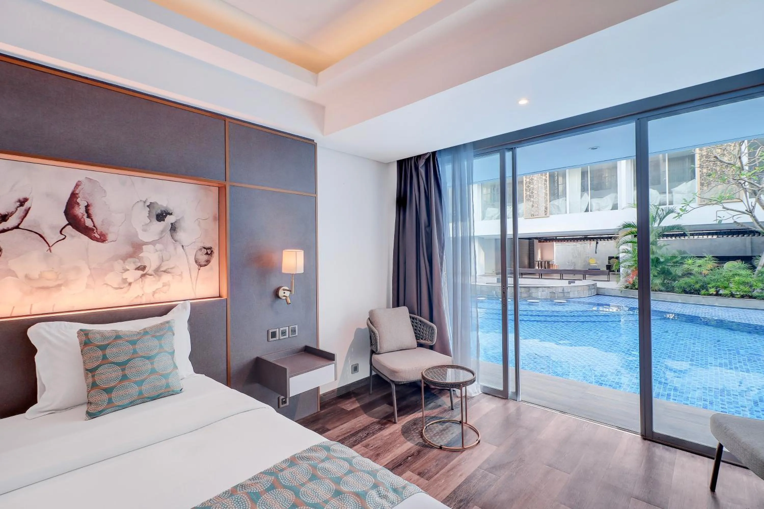 Pool view, Bed in Sunday Hotel Arshika Sunset Road