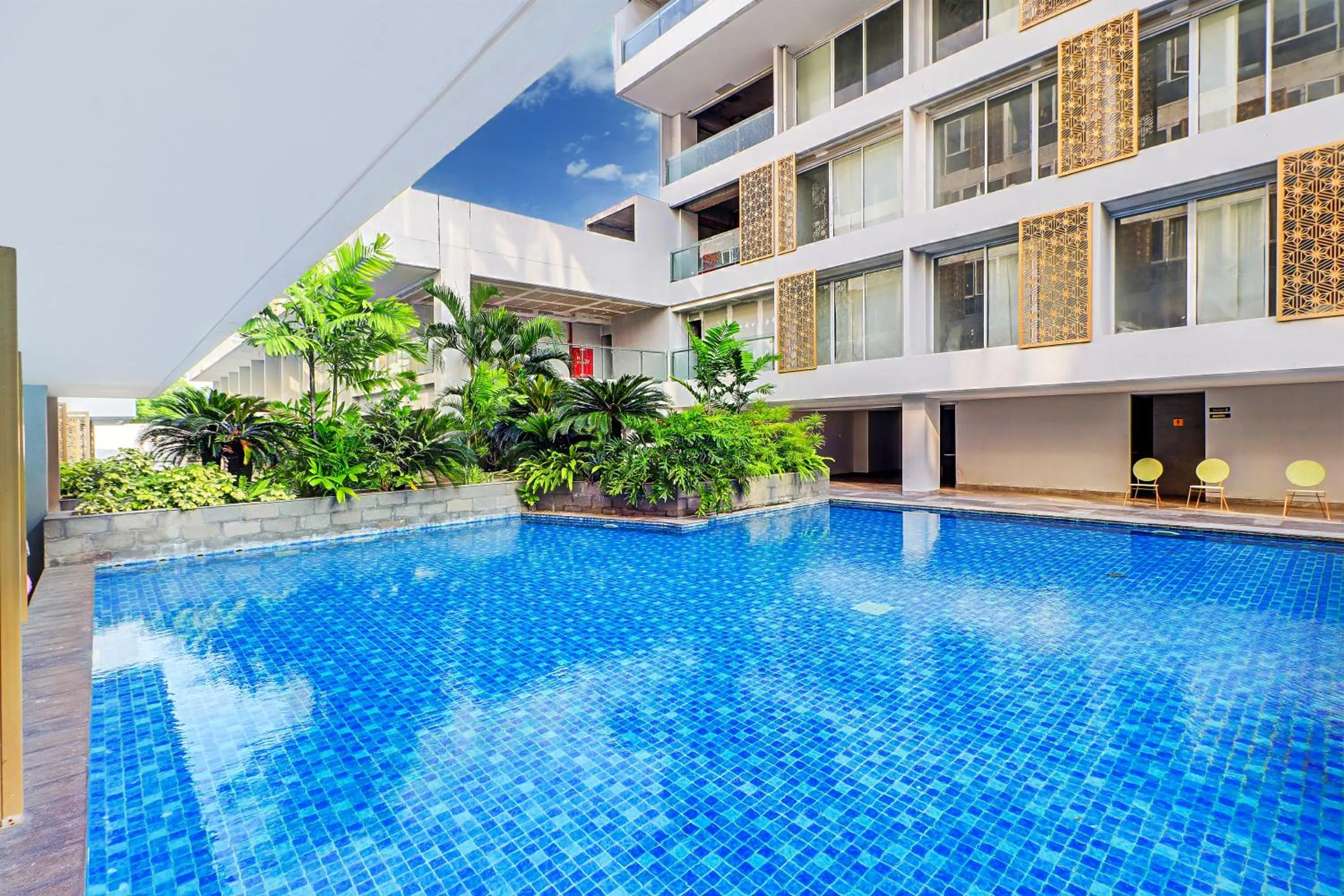 Swimming pool in Sunday Hotel Arshika Sunset Road