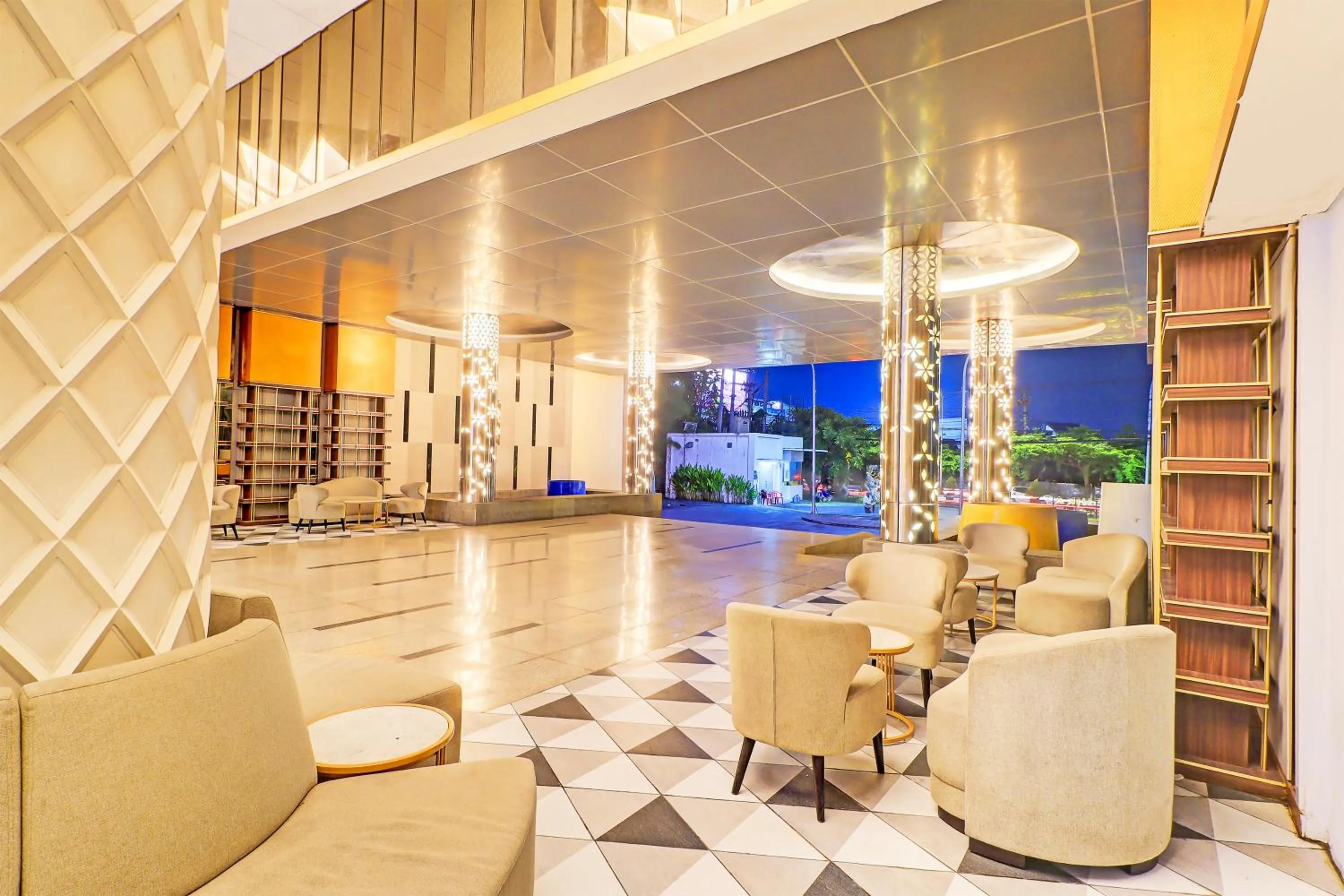 Seating area in Sunday Hotel Arshika Sunset Road