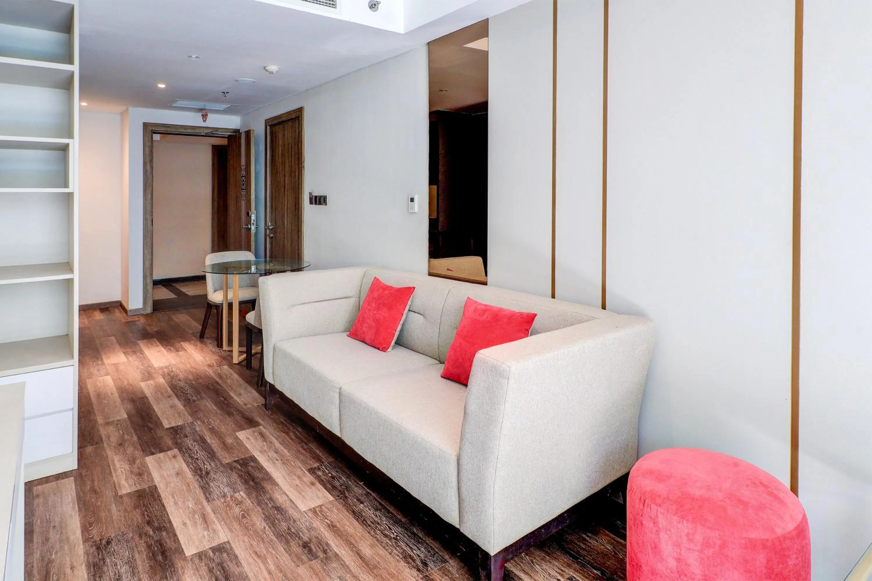 Seating area in Sunday Hotel Arshika Sunset Road