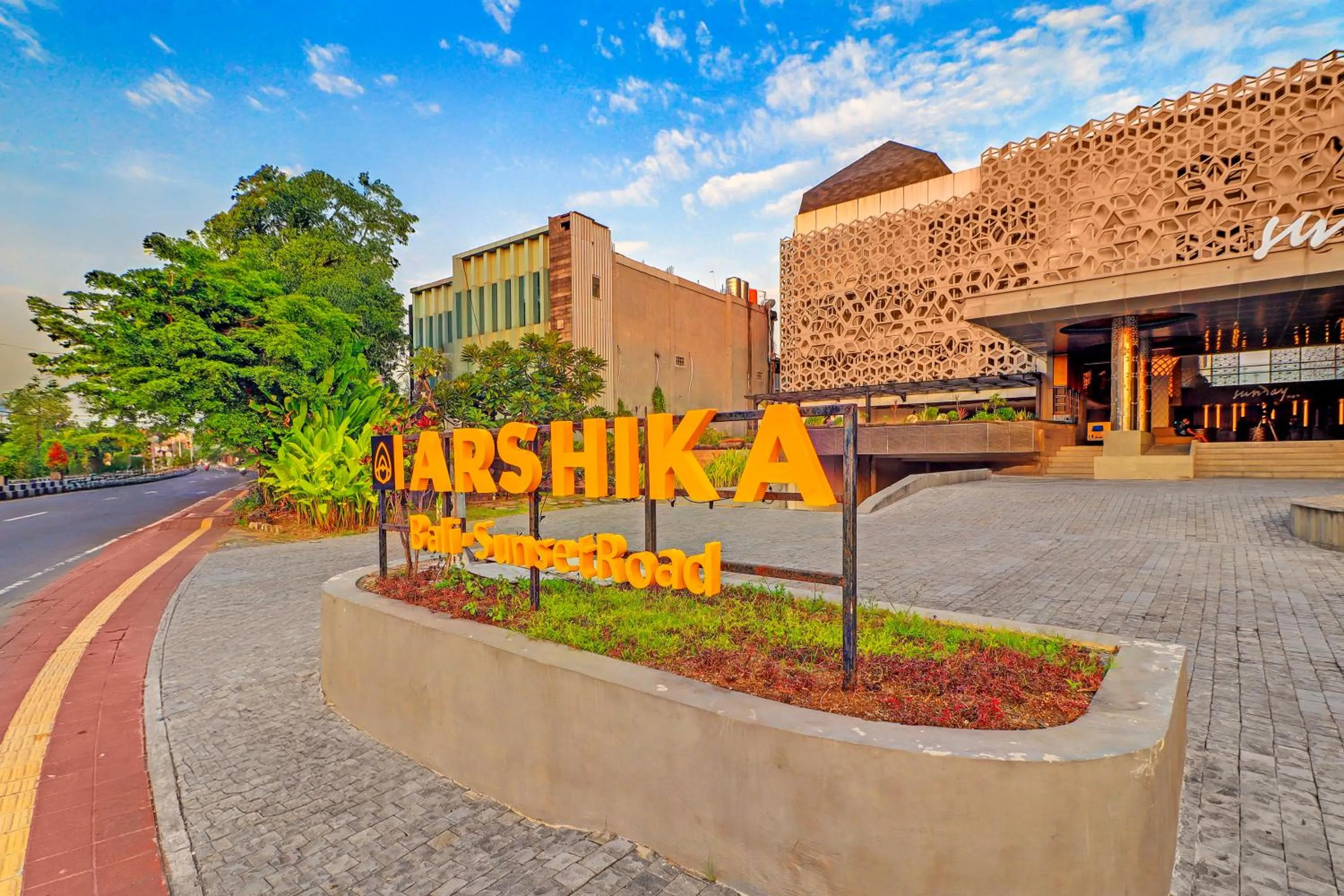 Facade/entrance in Sunday Hotel Arshika Sunset Road