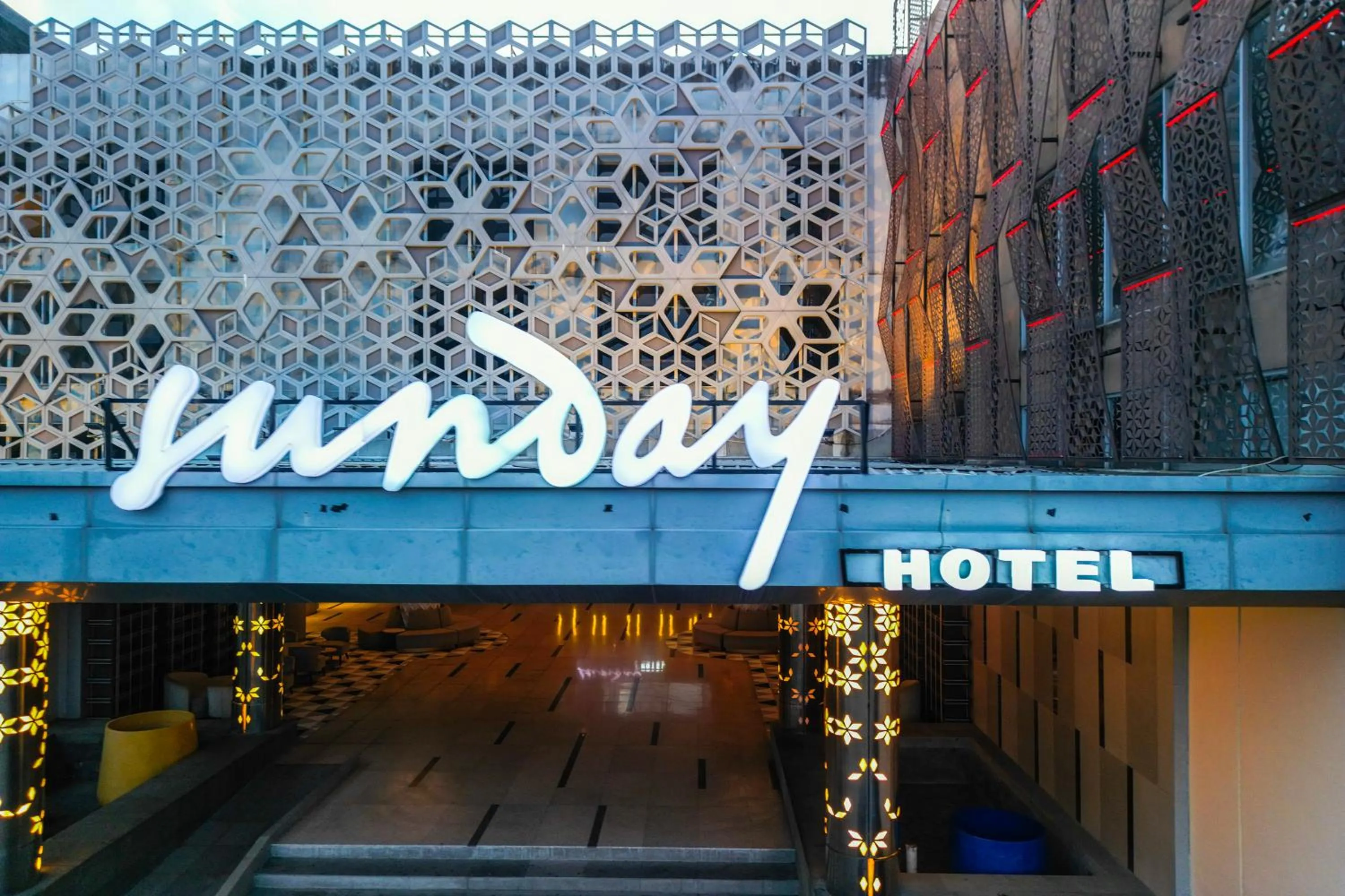 Facade/entrance in Sunday Hotel Arshika Sunset Road