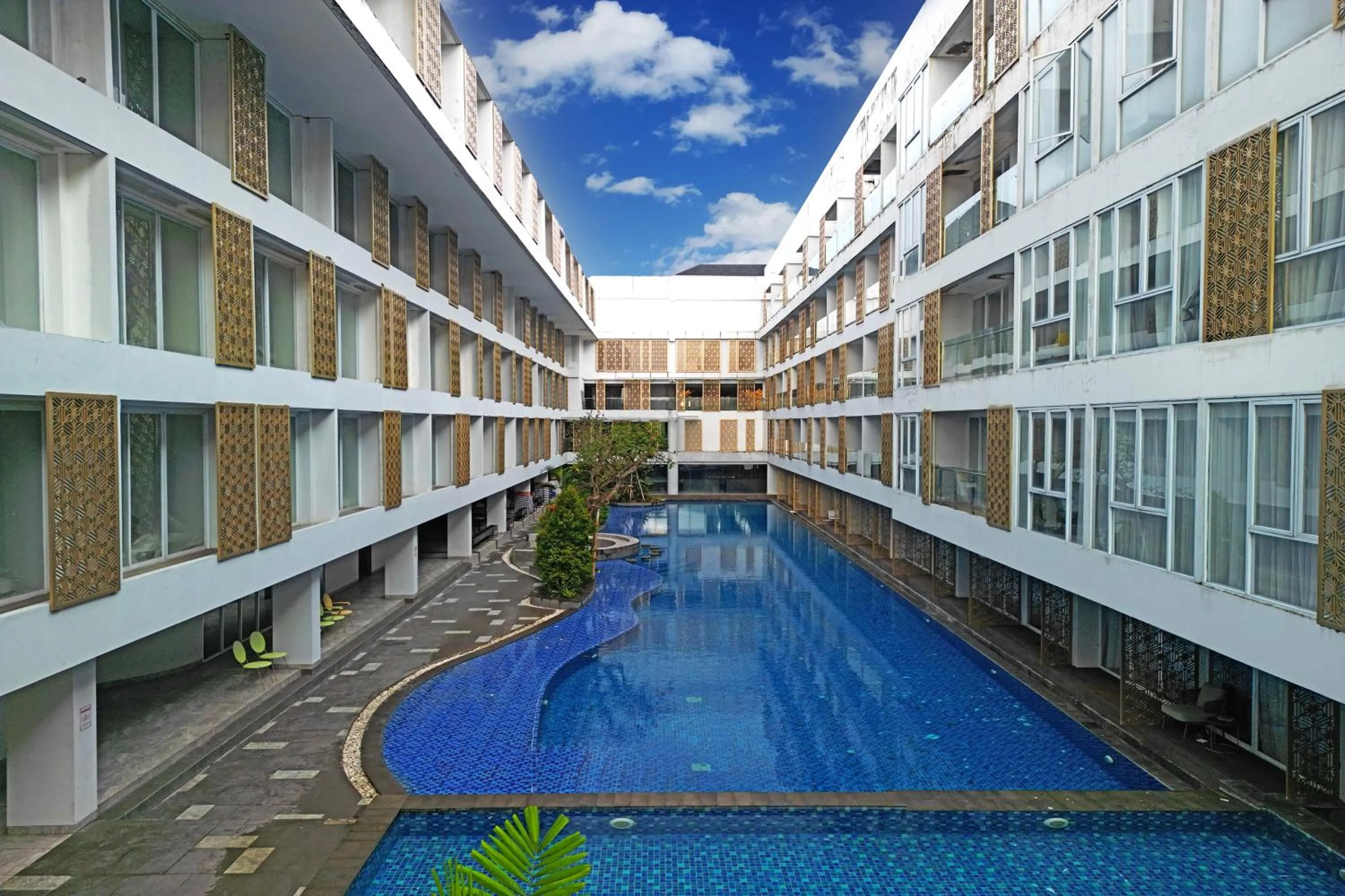 Swimming pool in Sunday Hotel Arshika Sunset Road