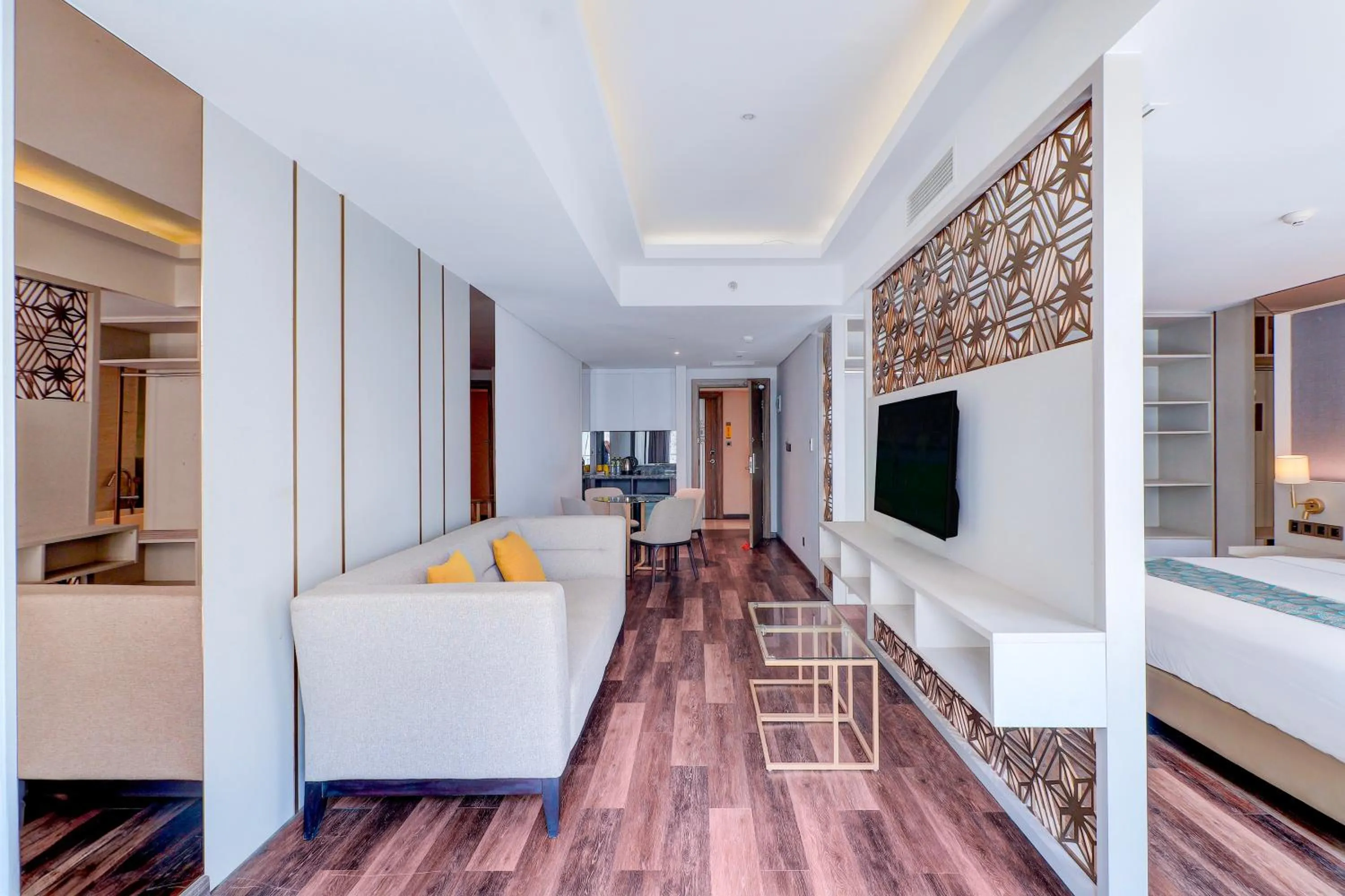 TV and multimedia, Bed in Sunday Hotel Arshika Sunset Road