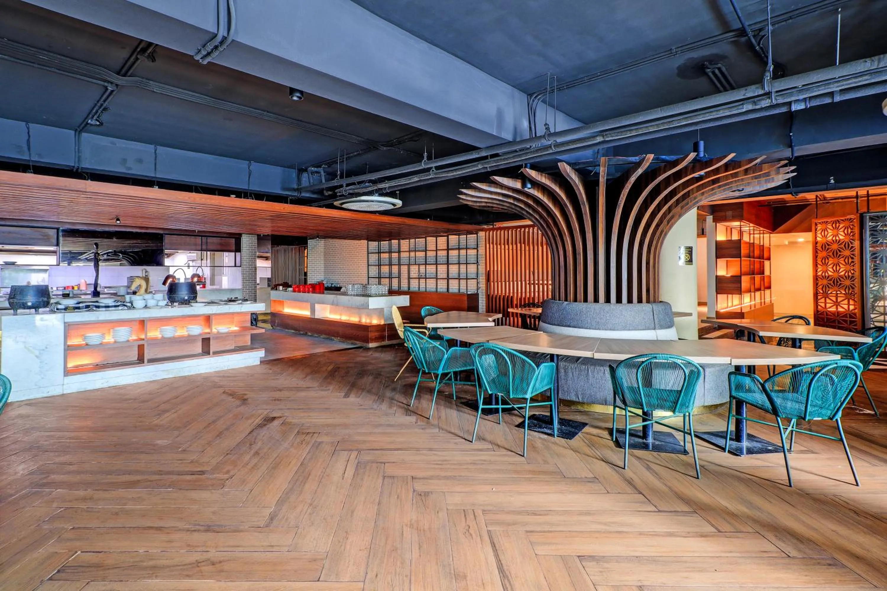 Restaurant/places to eat in Sunday Hotel Arshika Sunset Road