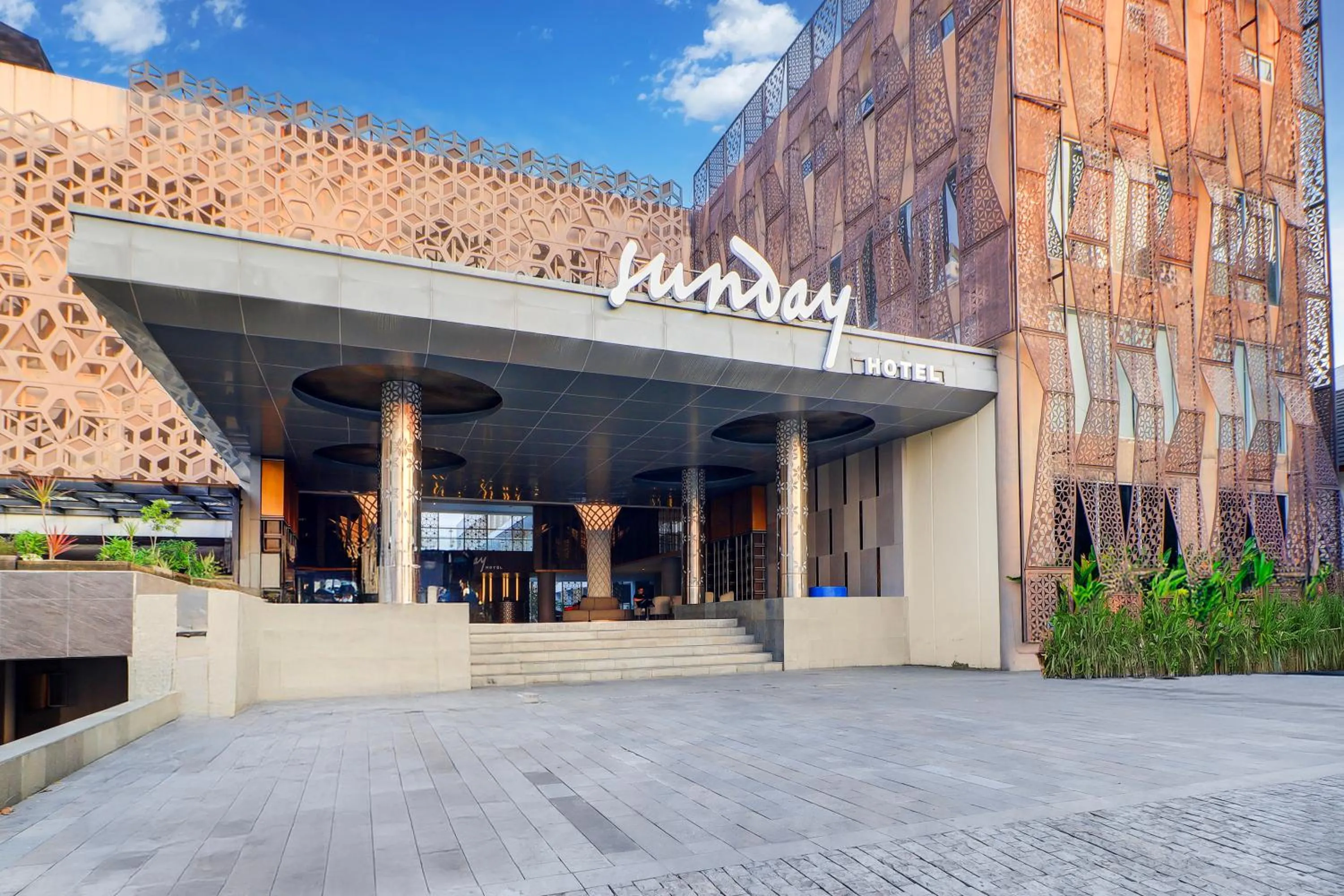 Facade/entrance in Sunday Hotel Arshika Sunset Road