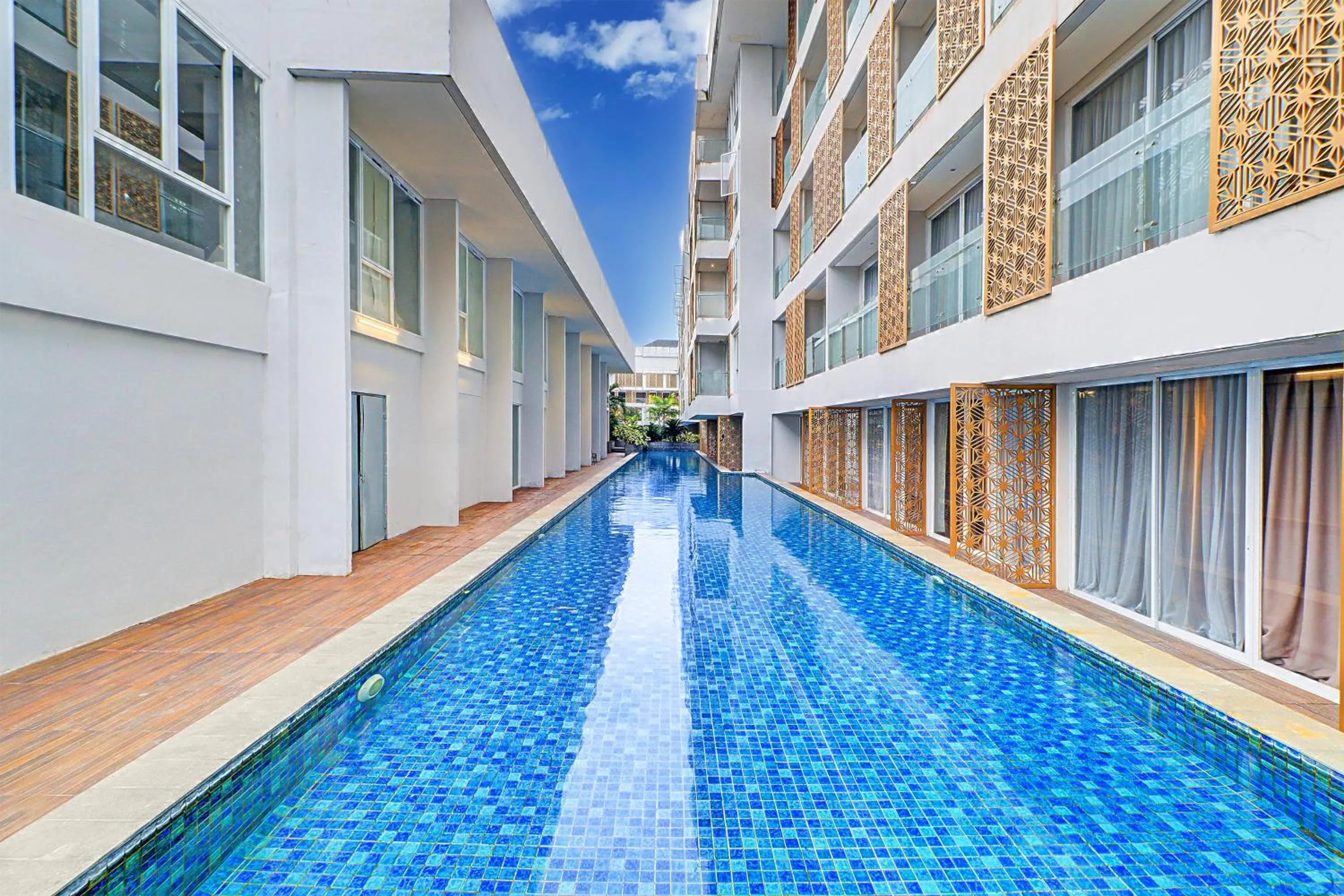 Swimming pool in Sunday Hotel Arshika Sunset Road