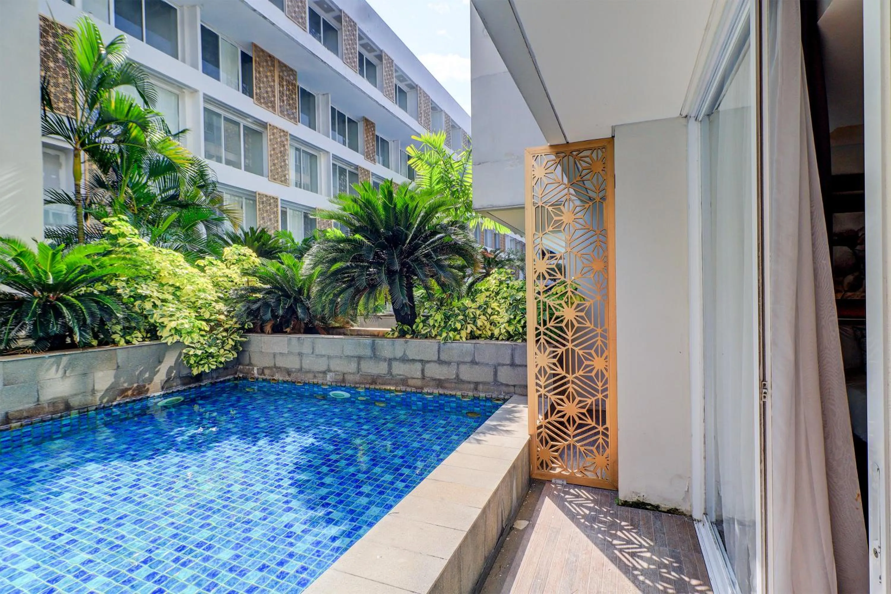 Pool view in Sunday Hotel Arshika Sunset Road