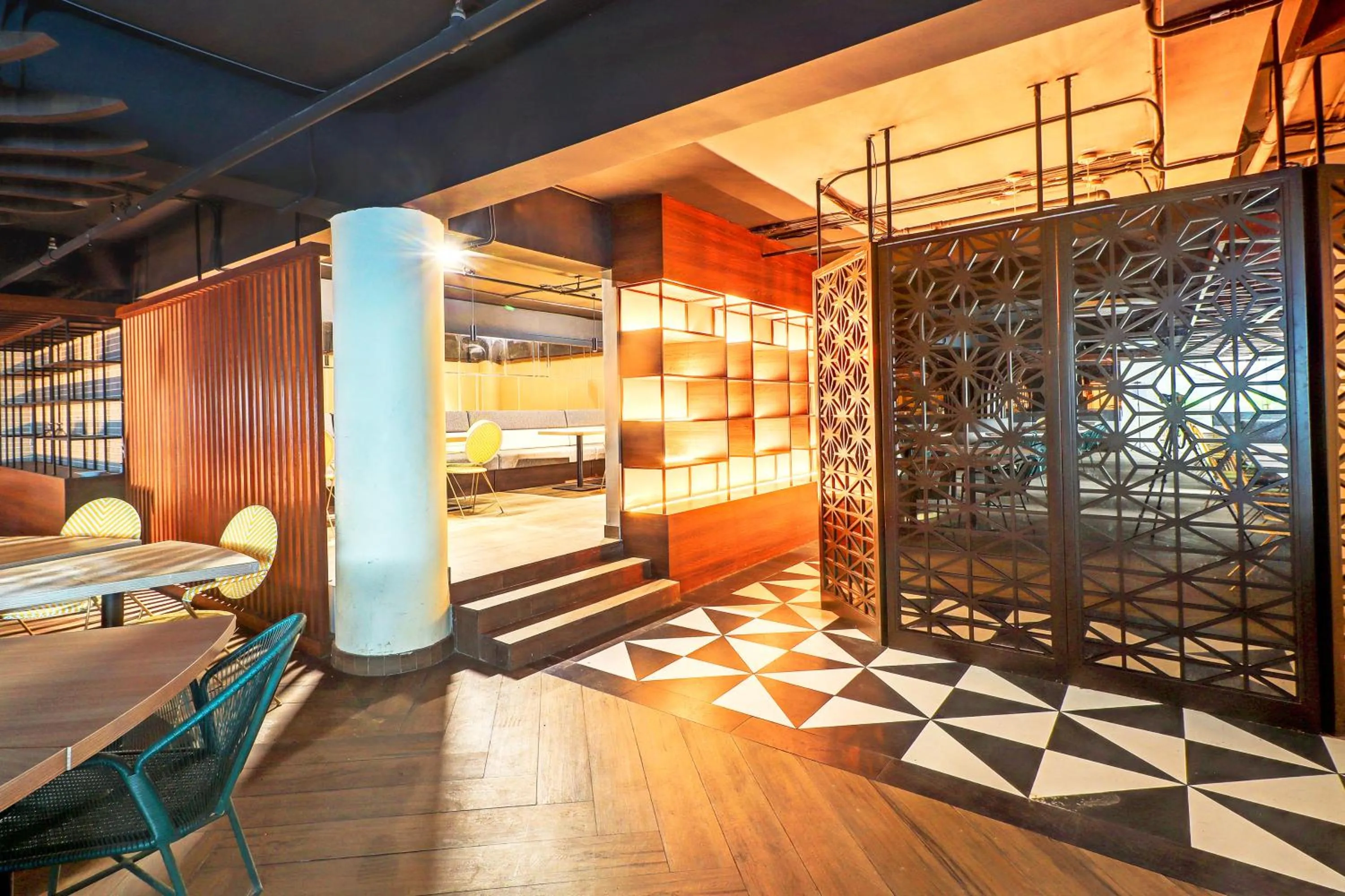 Restaurant/places to eat in Sunday Hotel Arshika Sunset Road