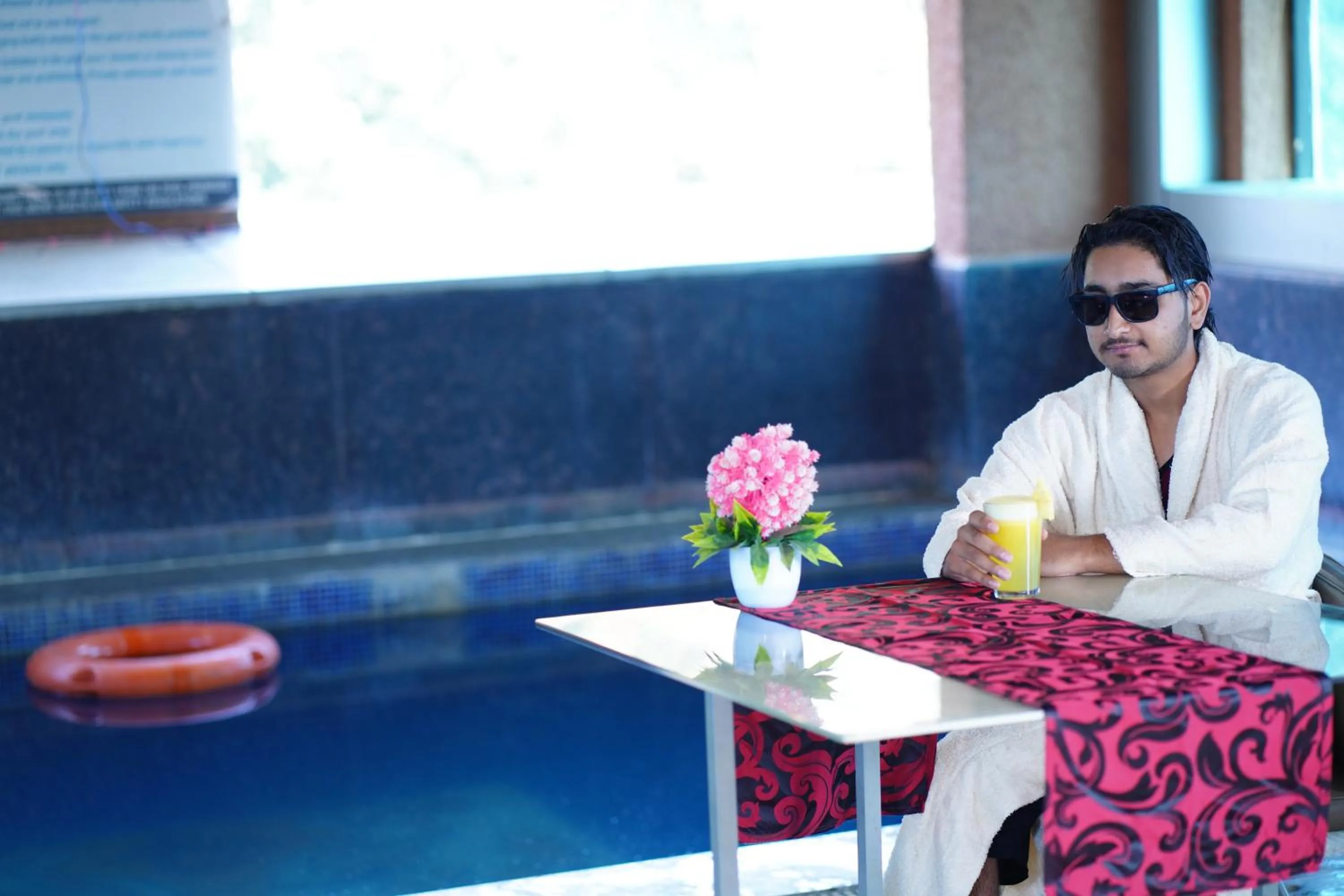 Hotel Tigers Roare Thekkady