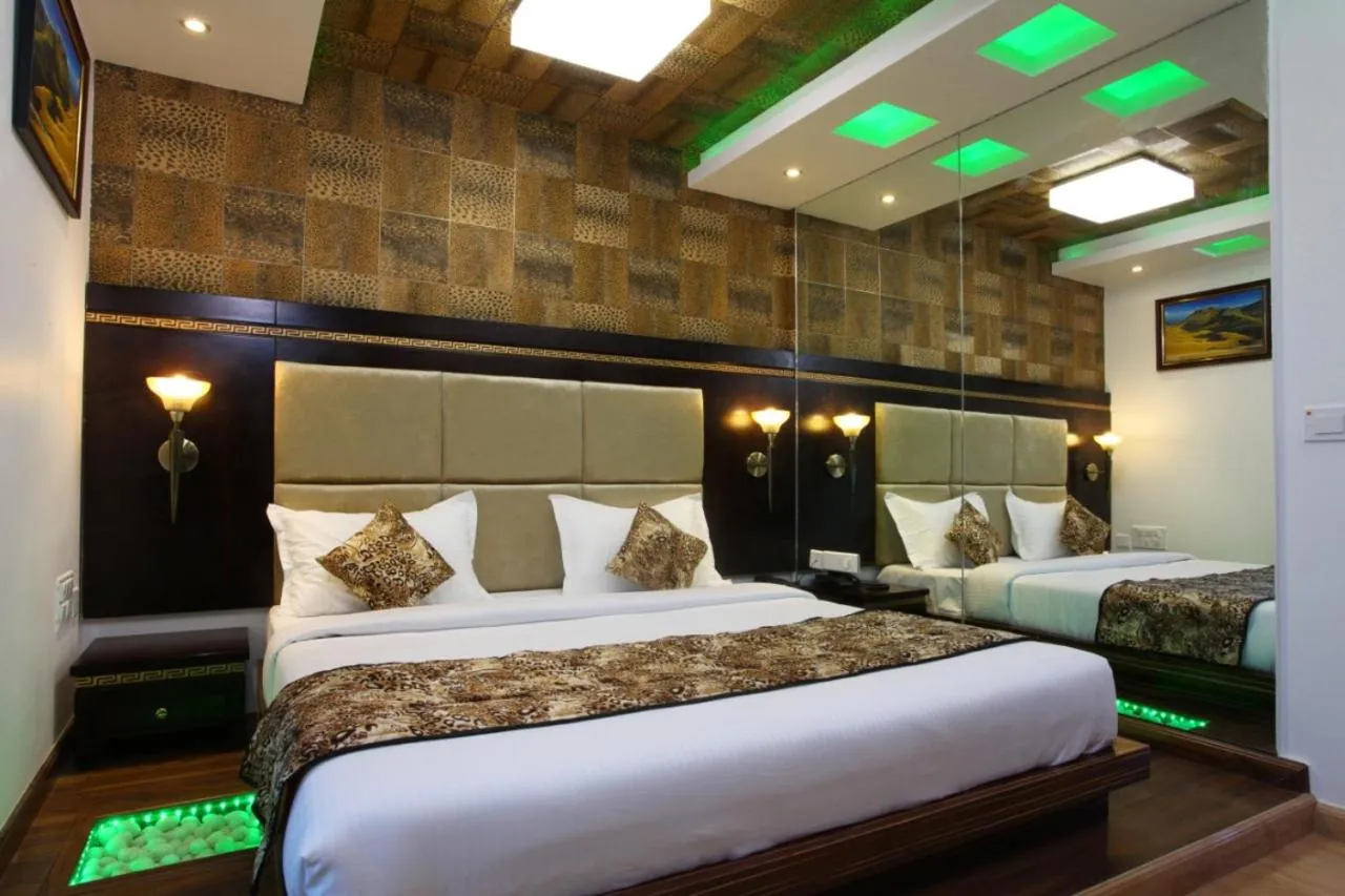 Bed in Hotel Tigers Roare Thekkady