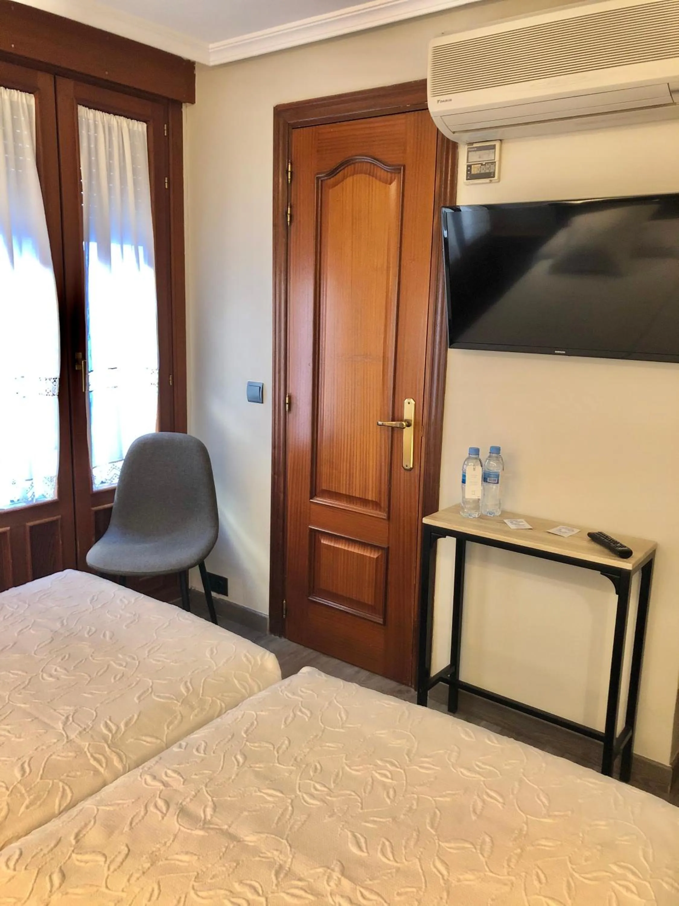 Bedroom, Bed in Hostal Astoria