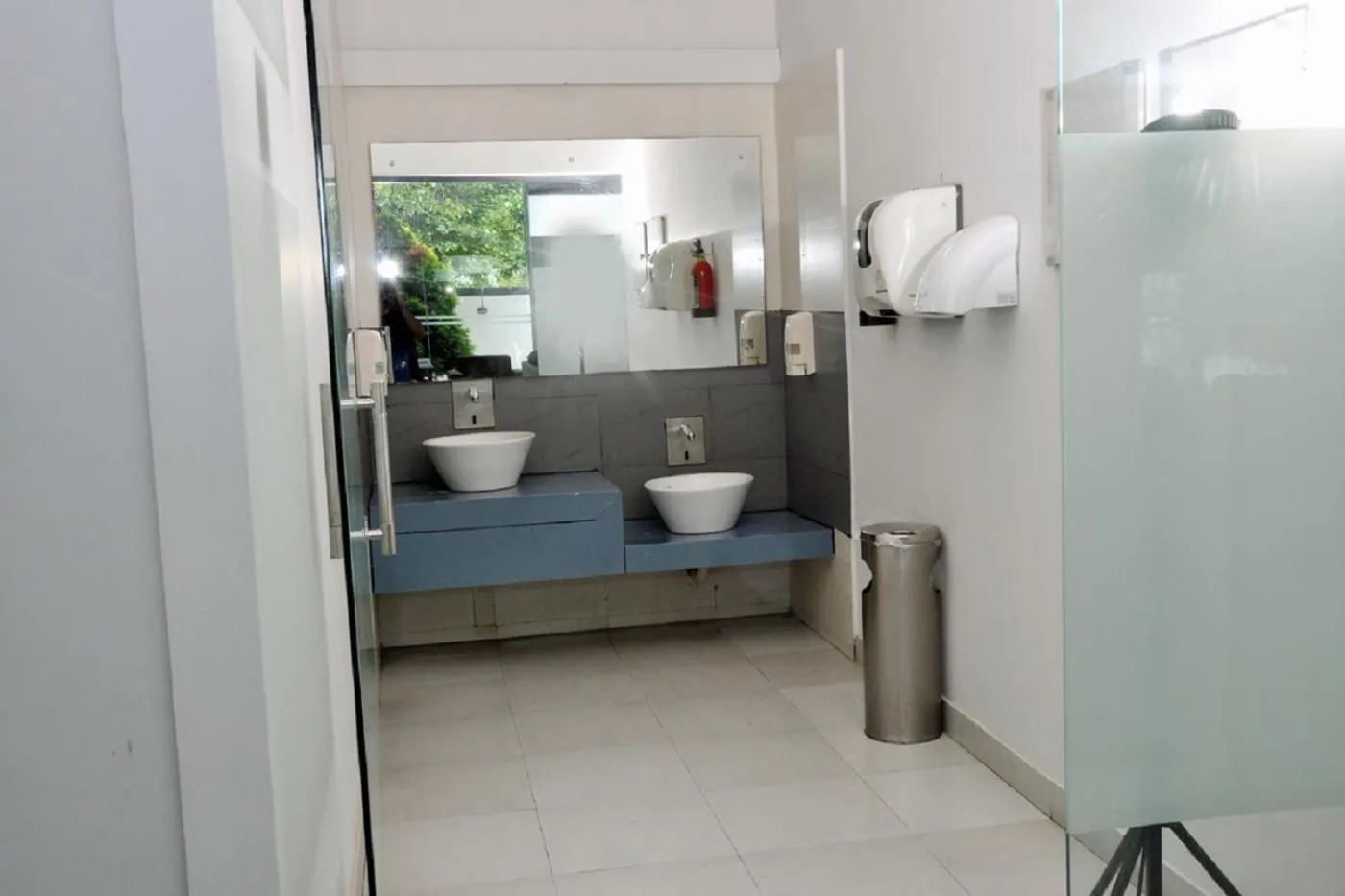 Bathroom in Hotel Palm shore