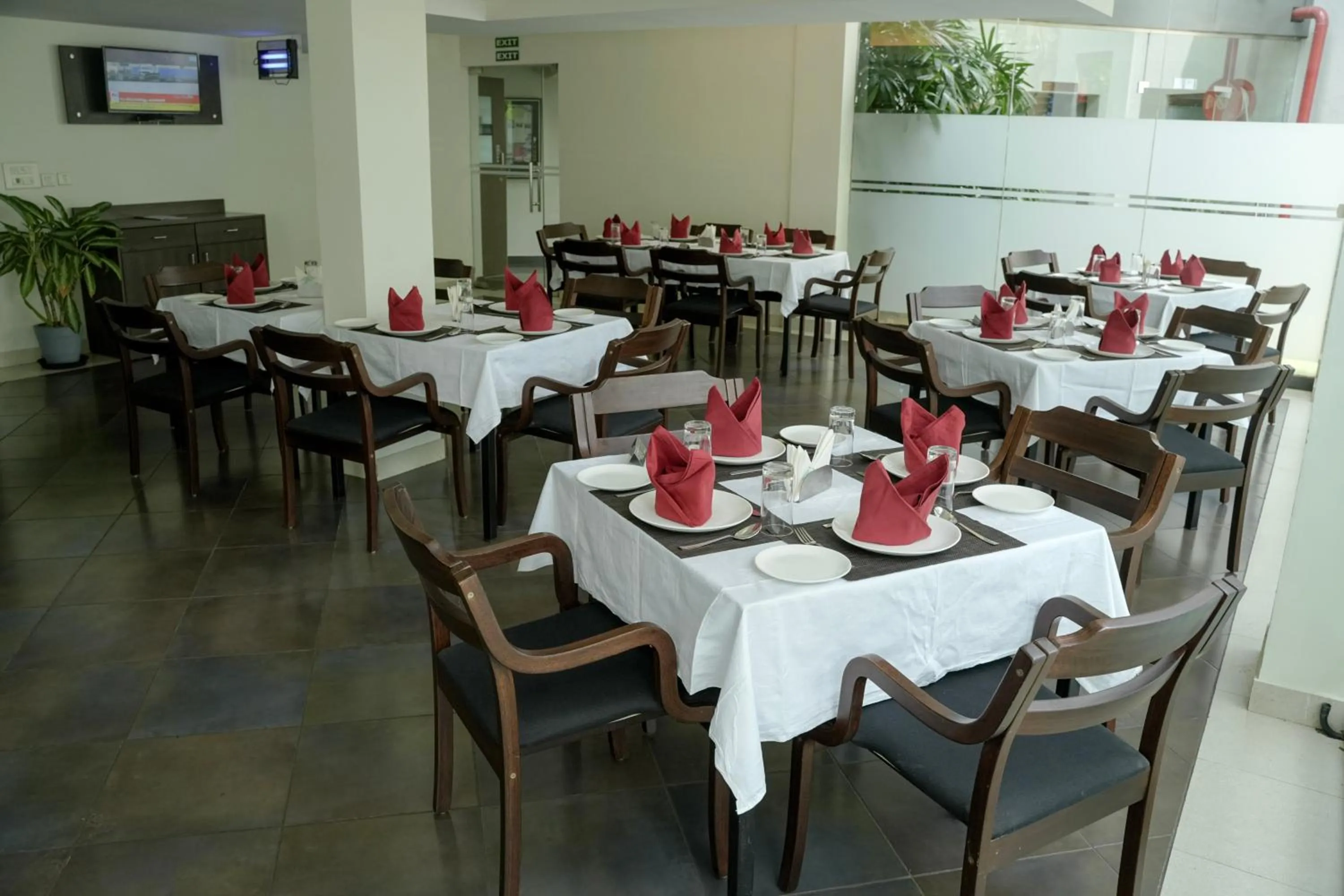 Property building, Restaurant/Places to Eat in Hotel Palm shore