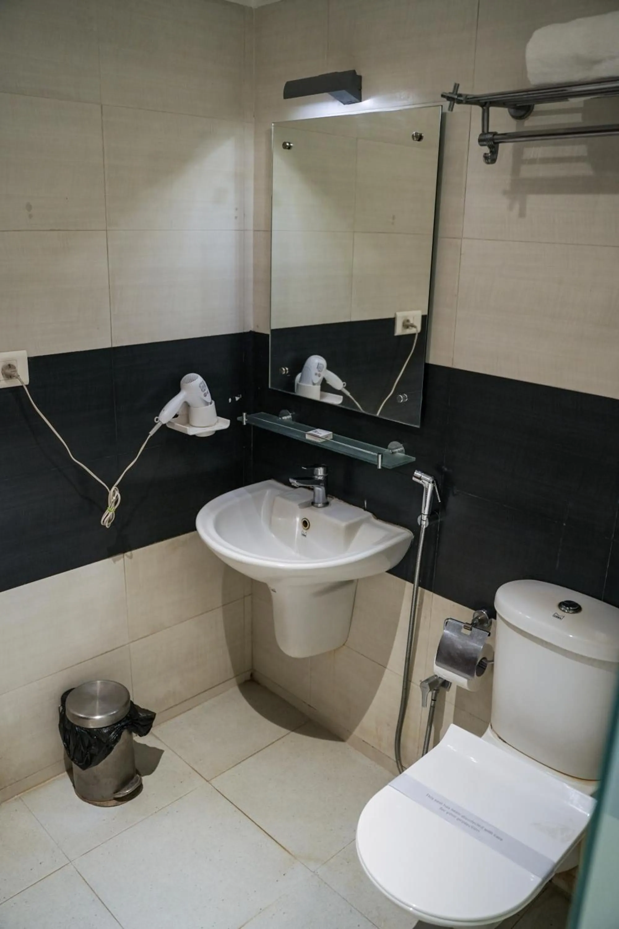 Bathroom in Hotel Palm shore