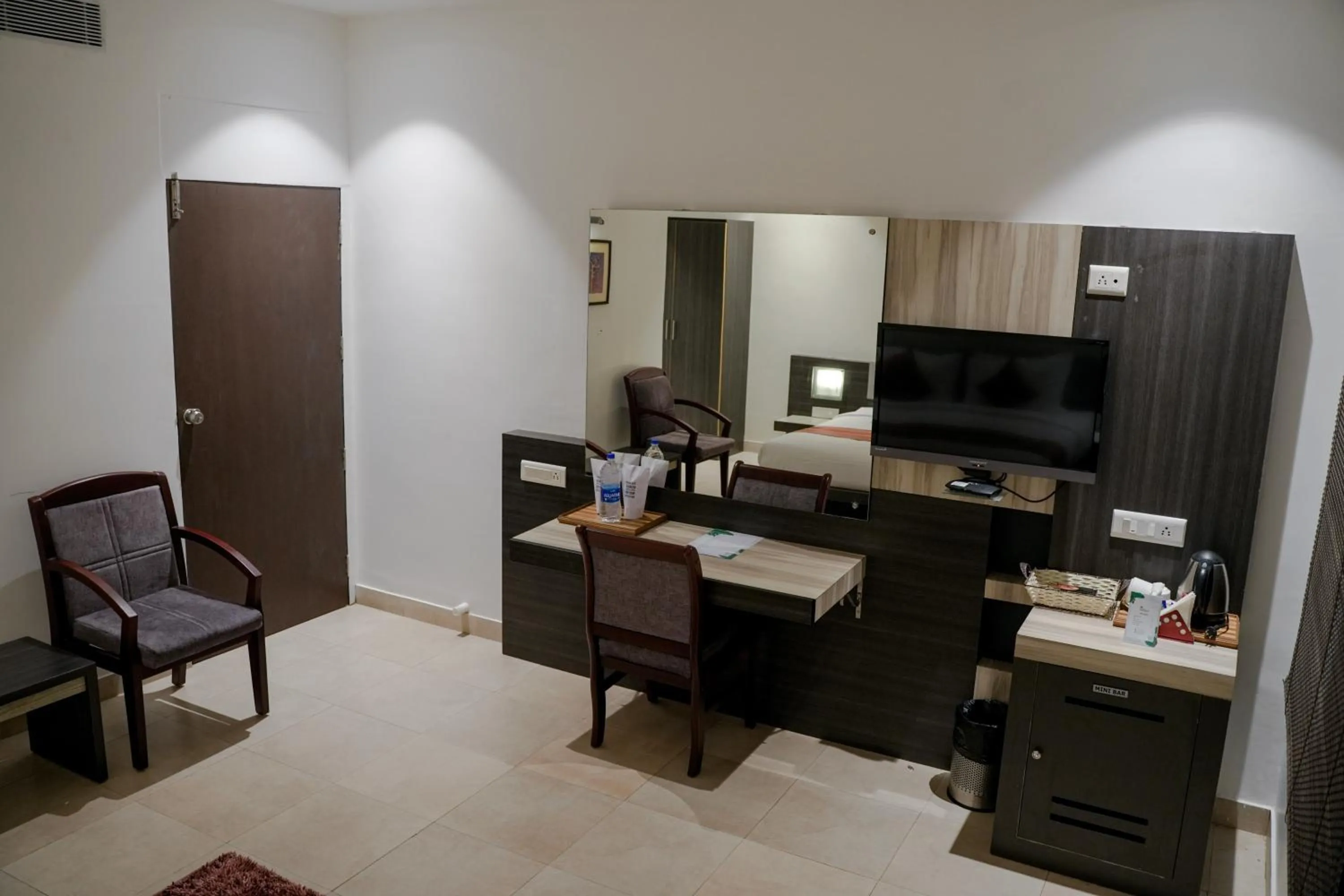 TV and multimedia, TV/Entertainment Center in Hotel Palm shore