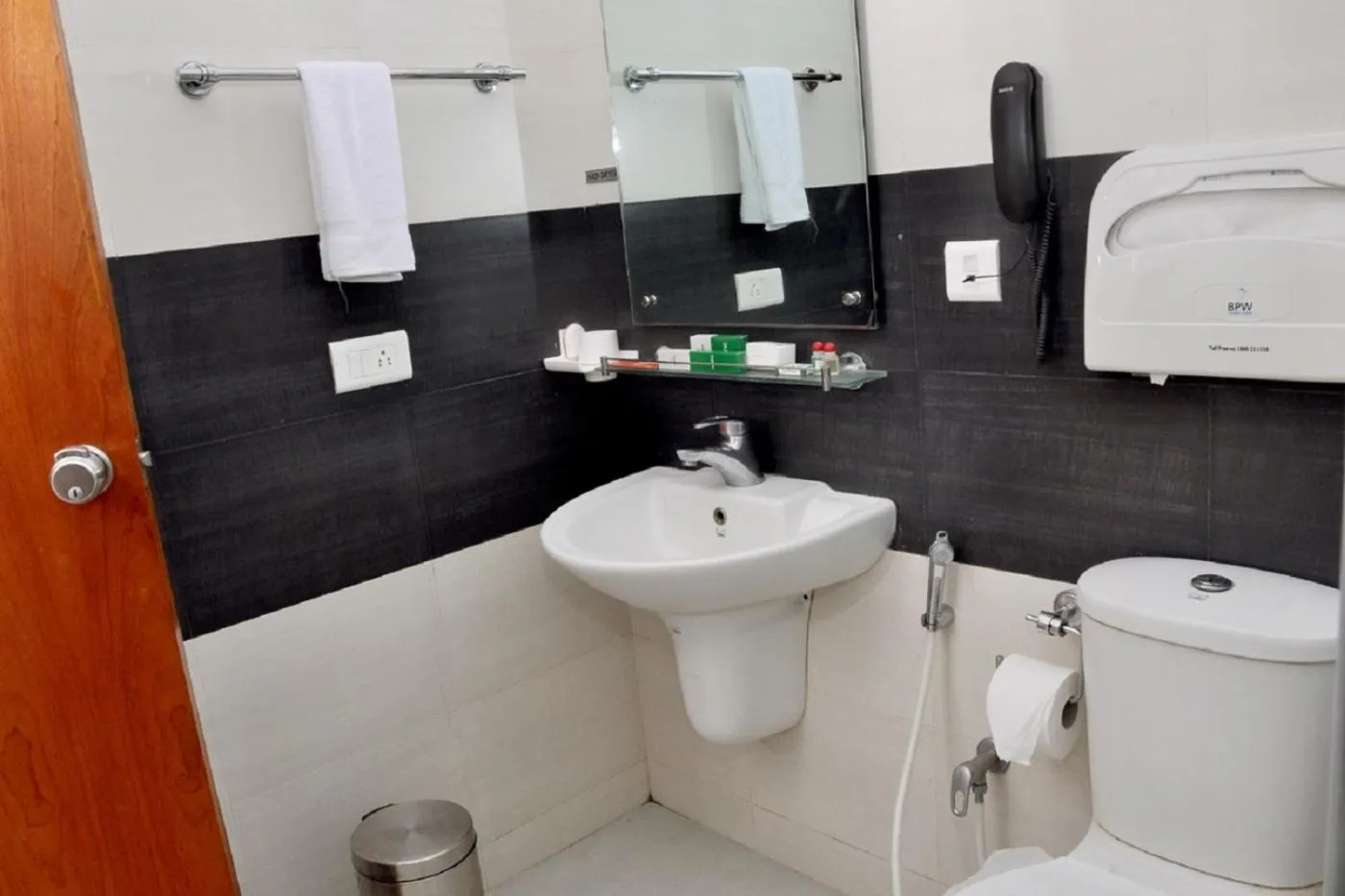 Bathroom in Hotel Palm shore