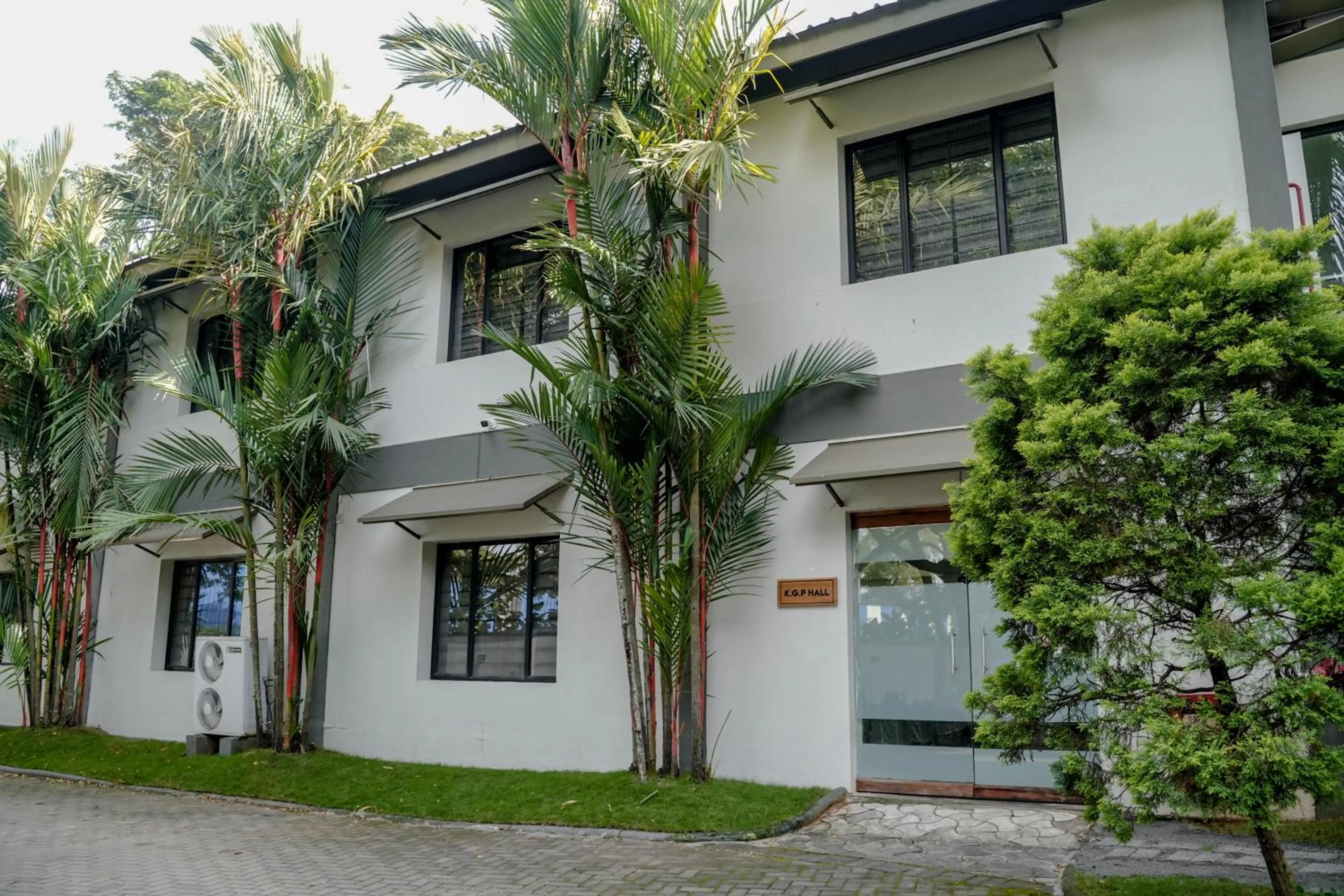 Property Building in Hotel Palm shore