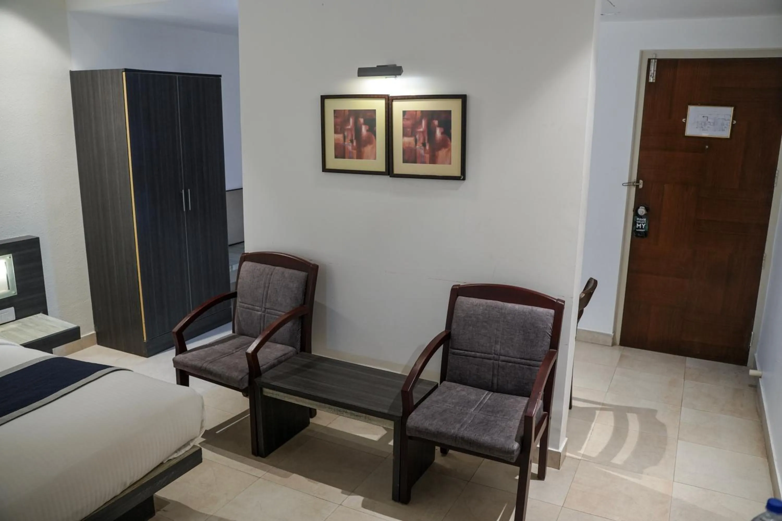 TV and multimedia, Seating Area in Hotel Palm shore