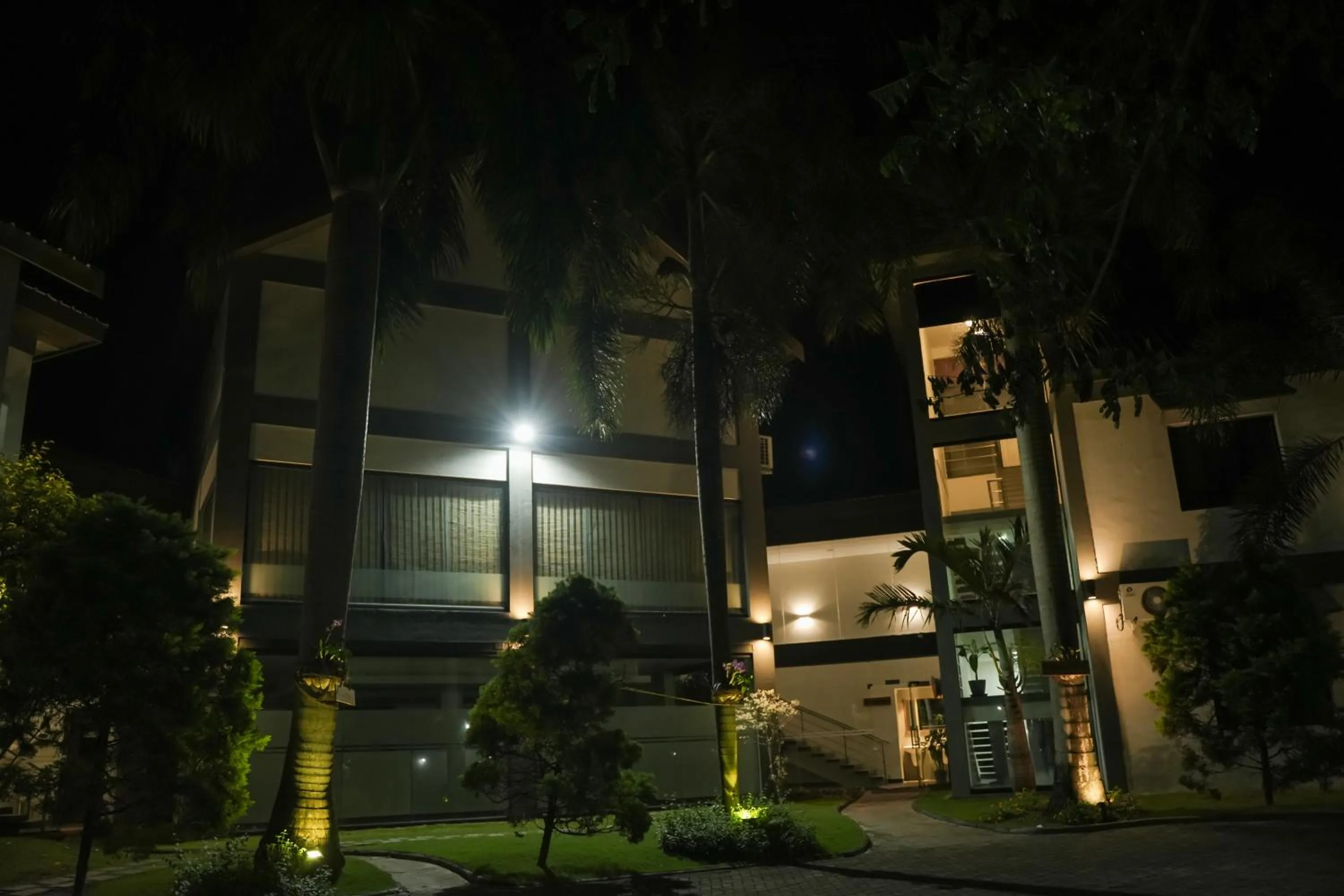 Property Building in Hotel Palm shore