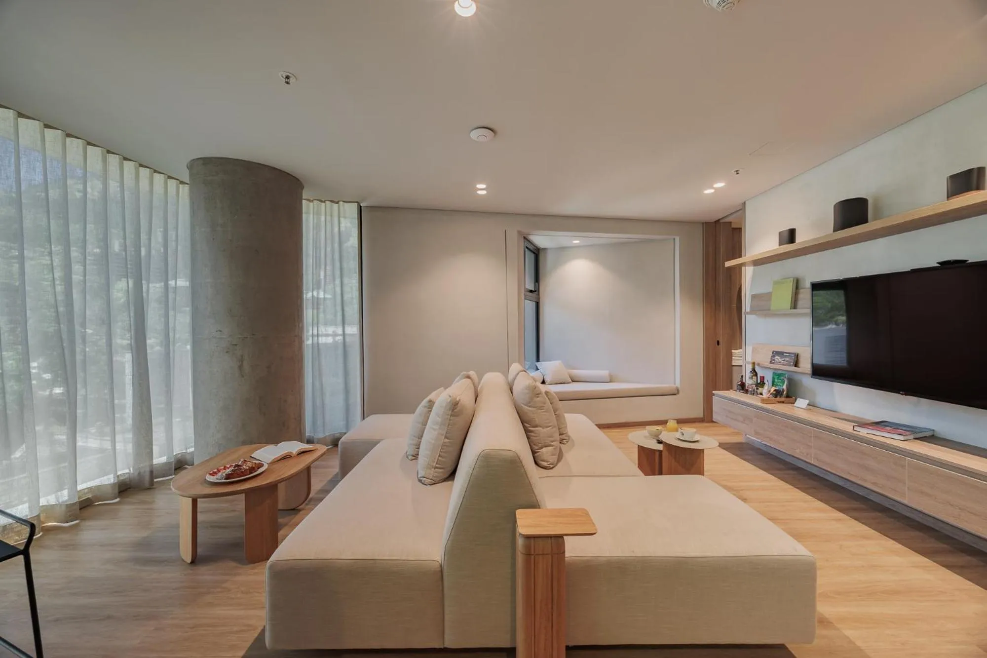 Communal lounge/ TV room in Seissta Medellín