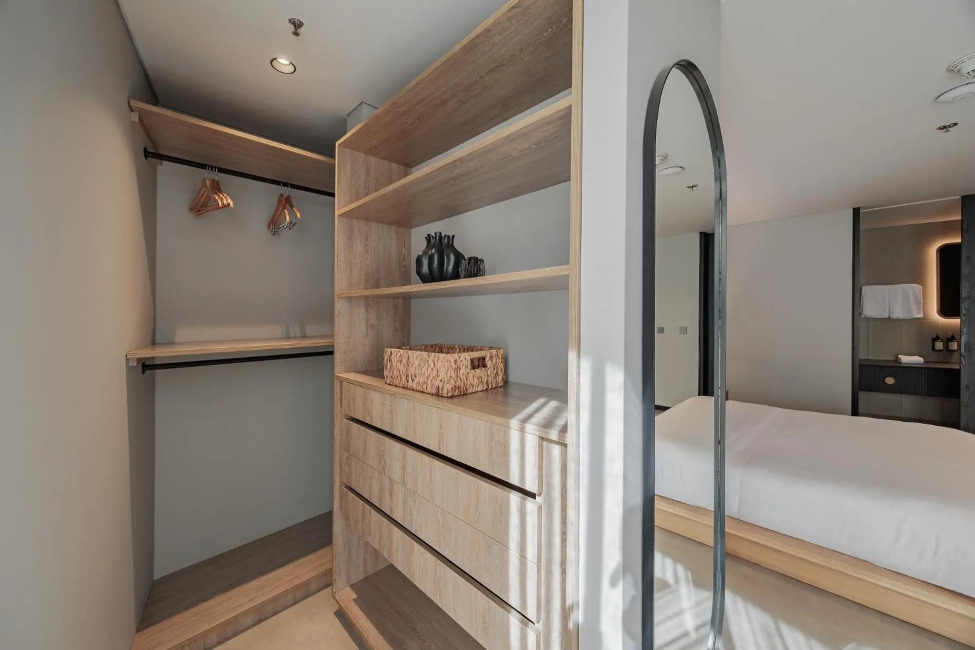 wardrobe, Bed in Seissta Medellín