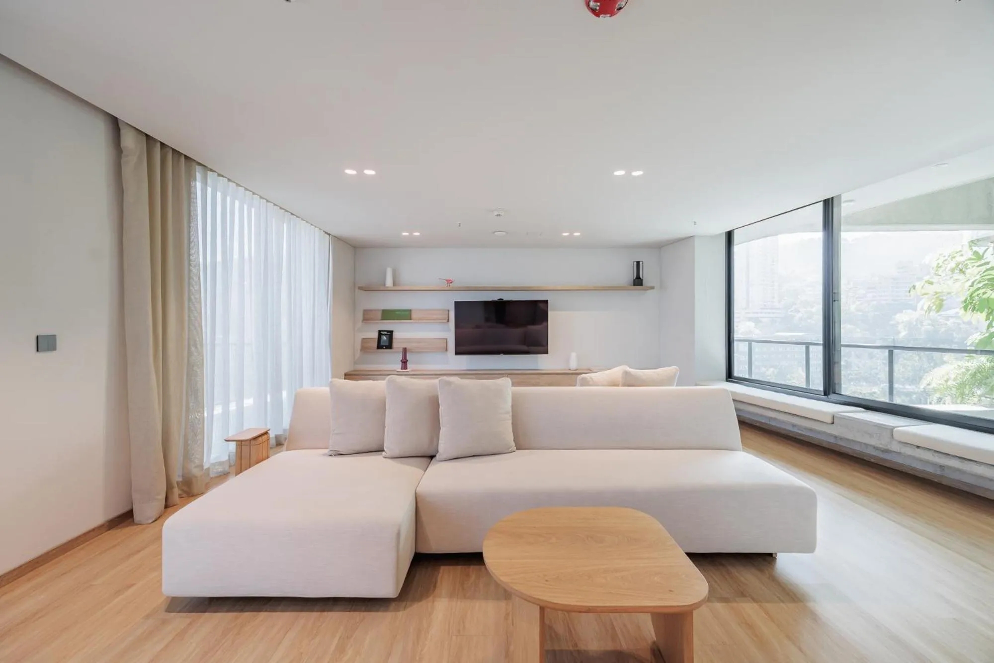 Communal lounge/ TV room in Seissta Medellín