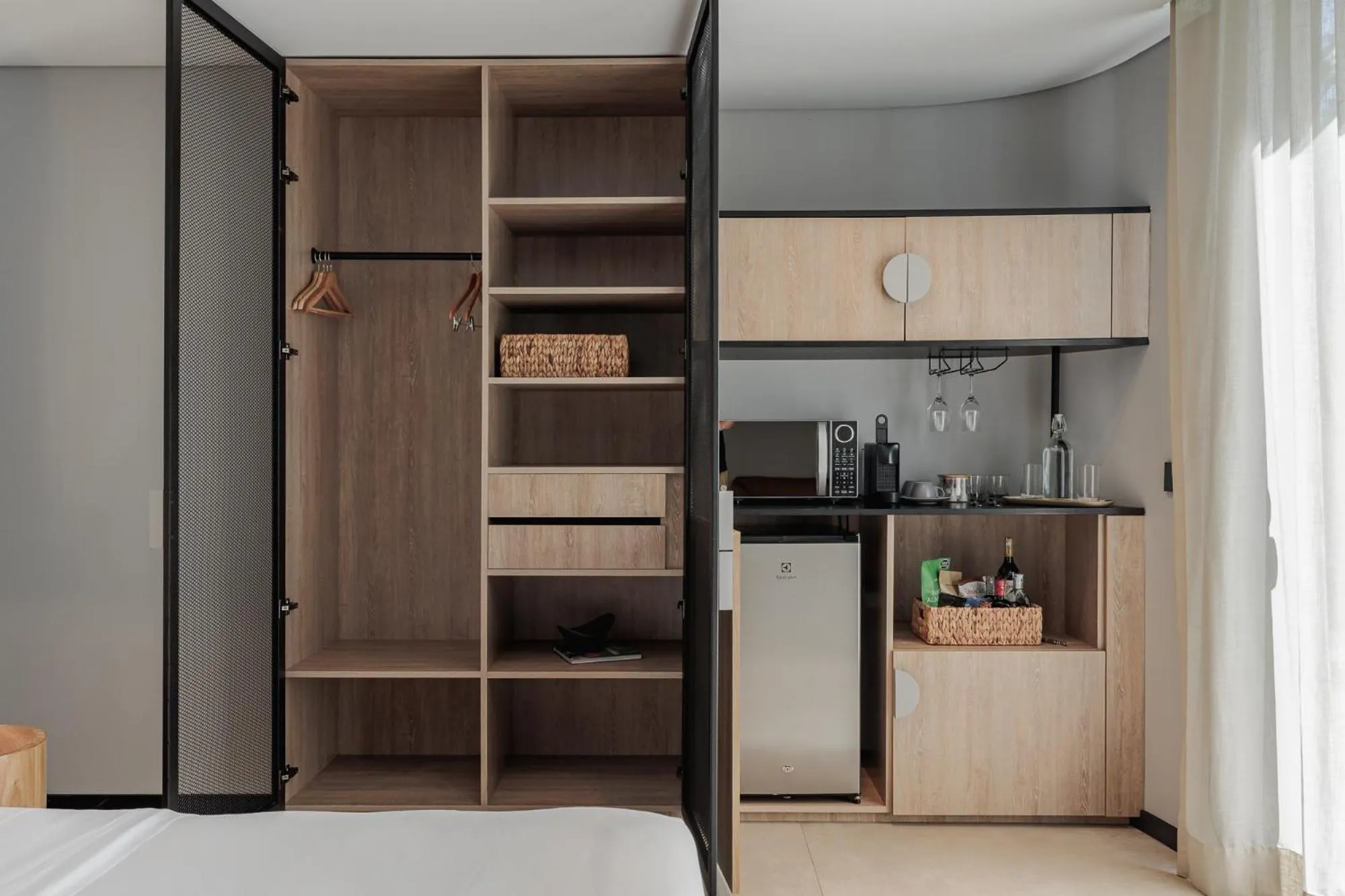 minibar, Bed in Seissta Medellín