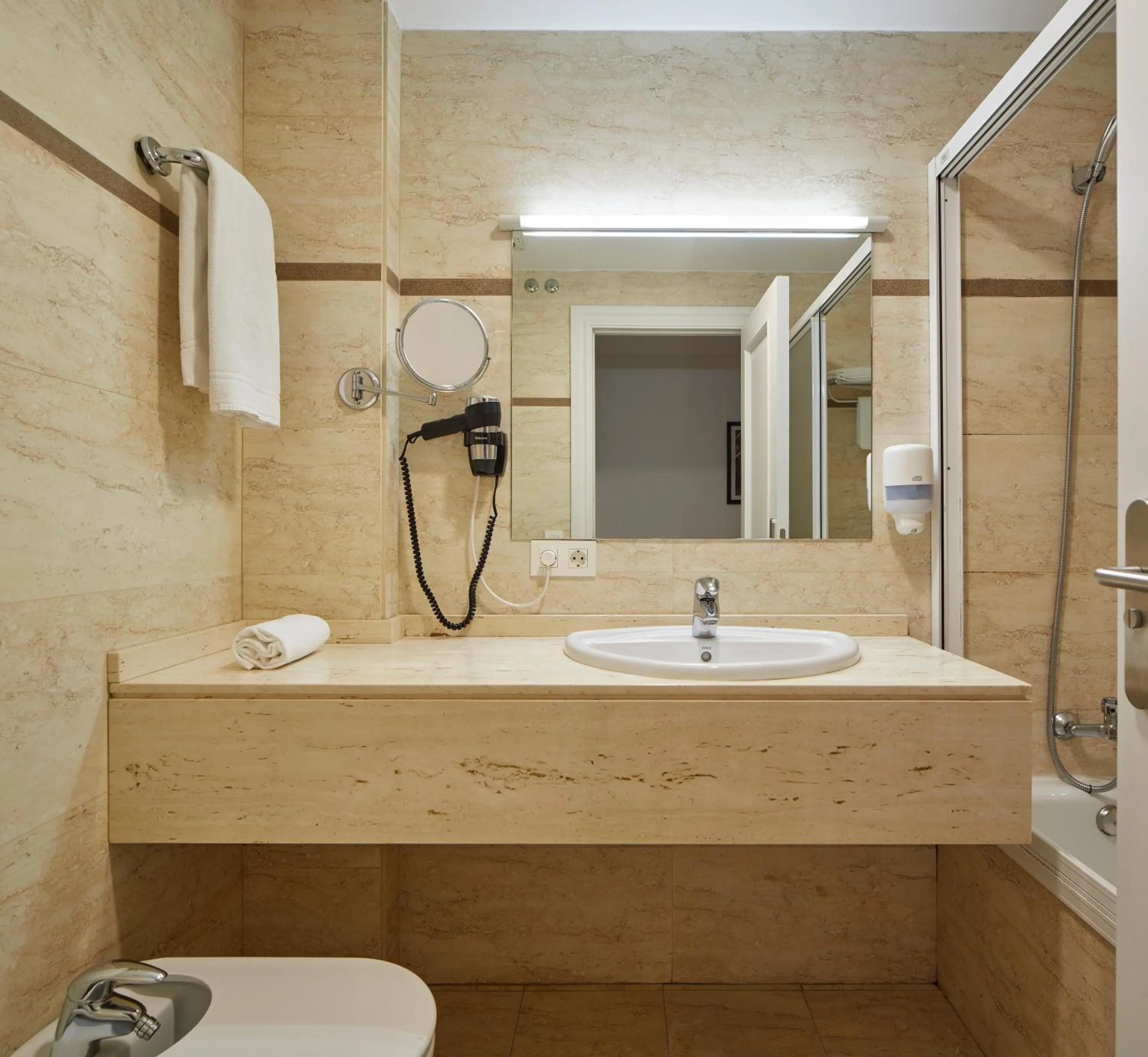 Bathroom in Hostal Arriazu