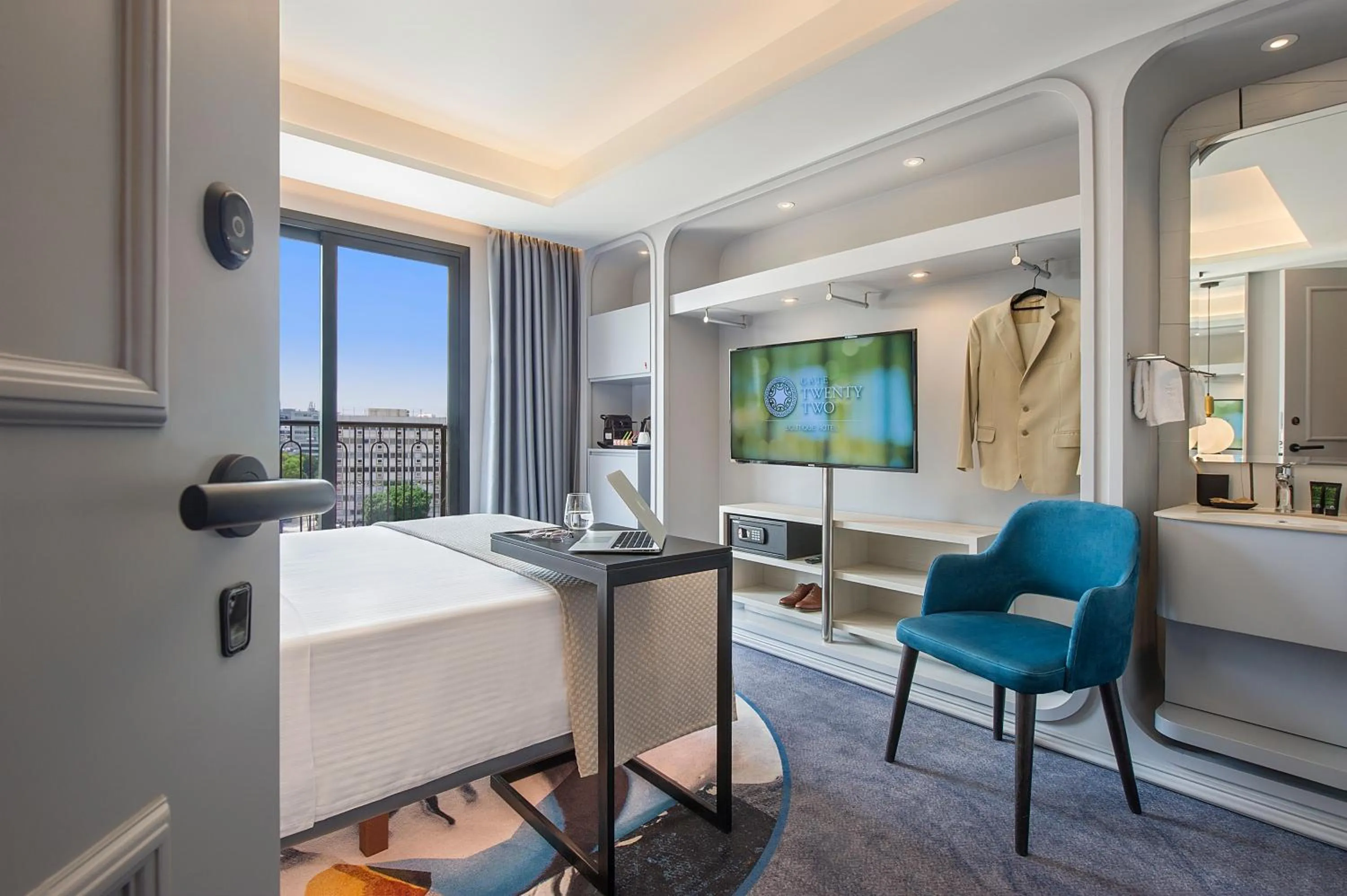 TV and multimedia in Gate Twenty Two Boutique Hotel