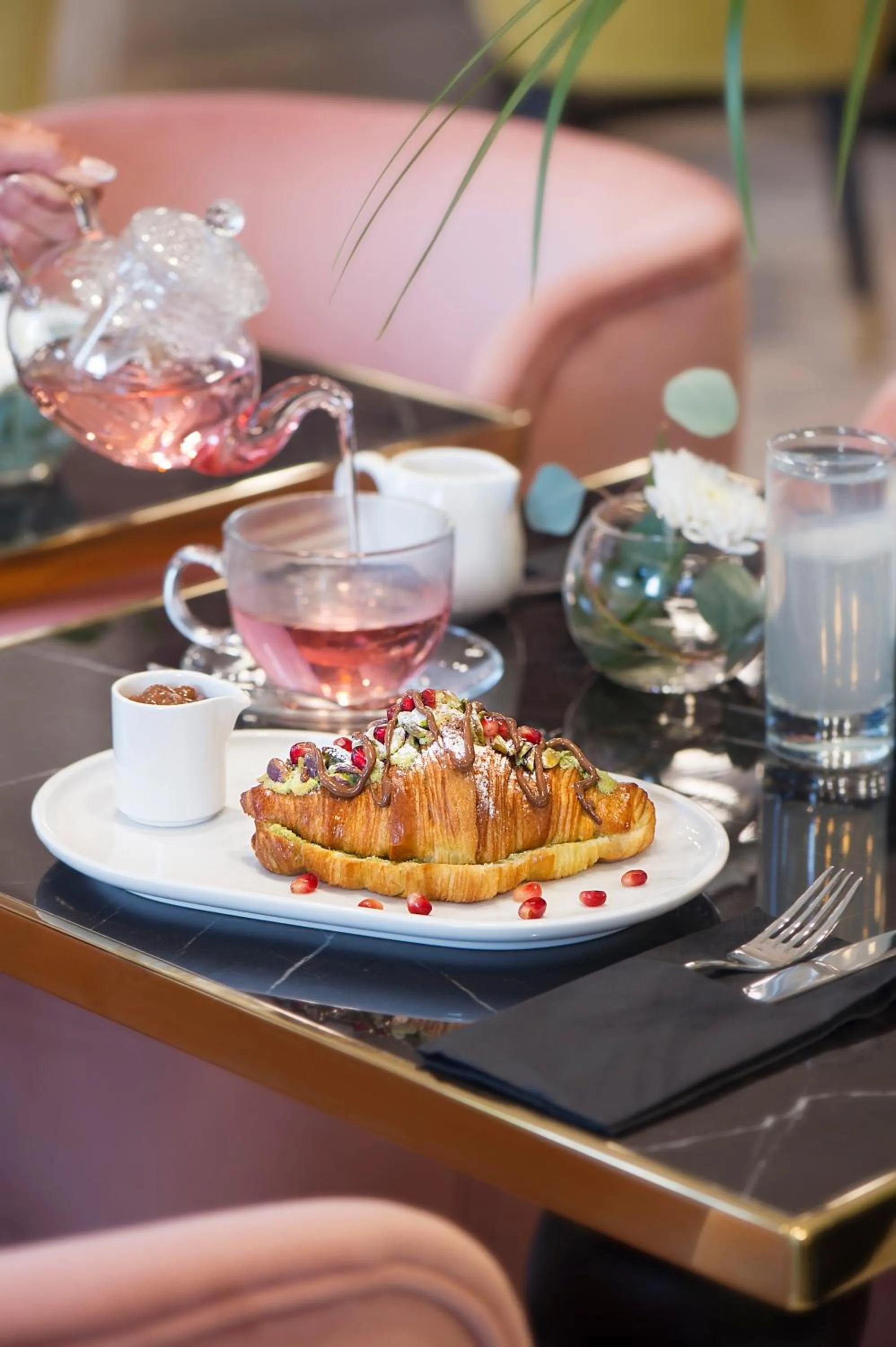 Restaurant/places to eat in Gate Twenty Two Boutique Hotel