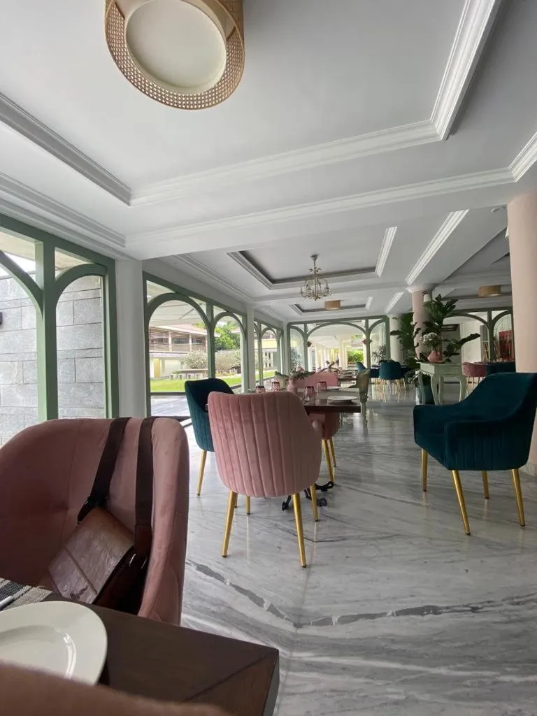 Restaurant/places to eat in Nambiar Club Bellezea