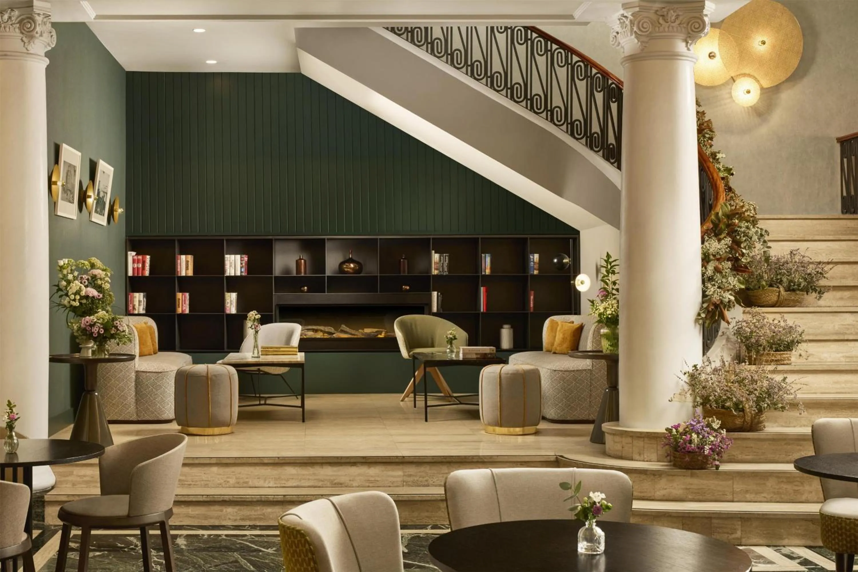 Lobby or reception in NH Madrid Nacional