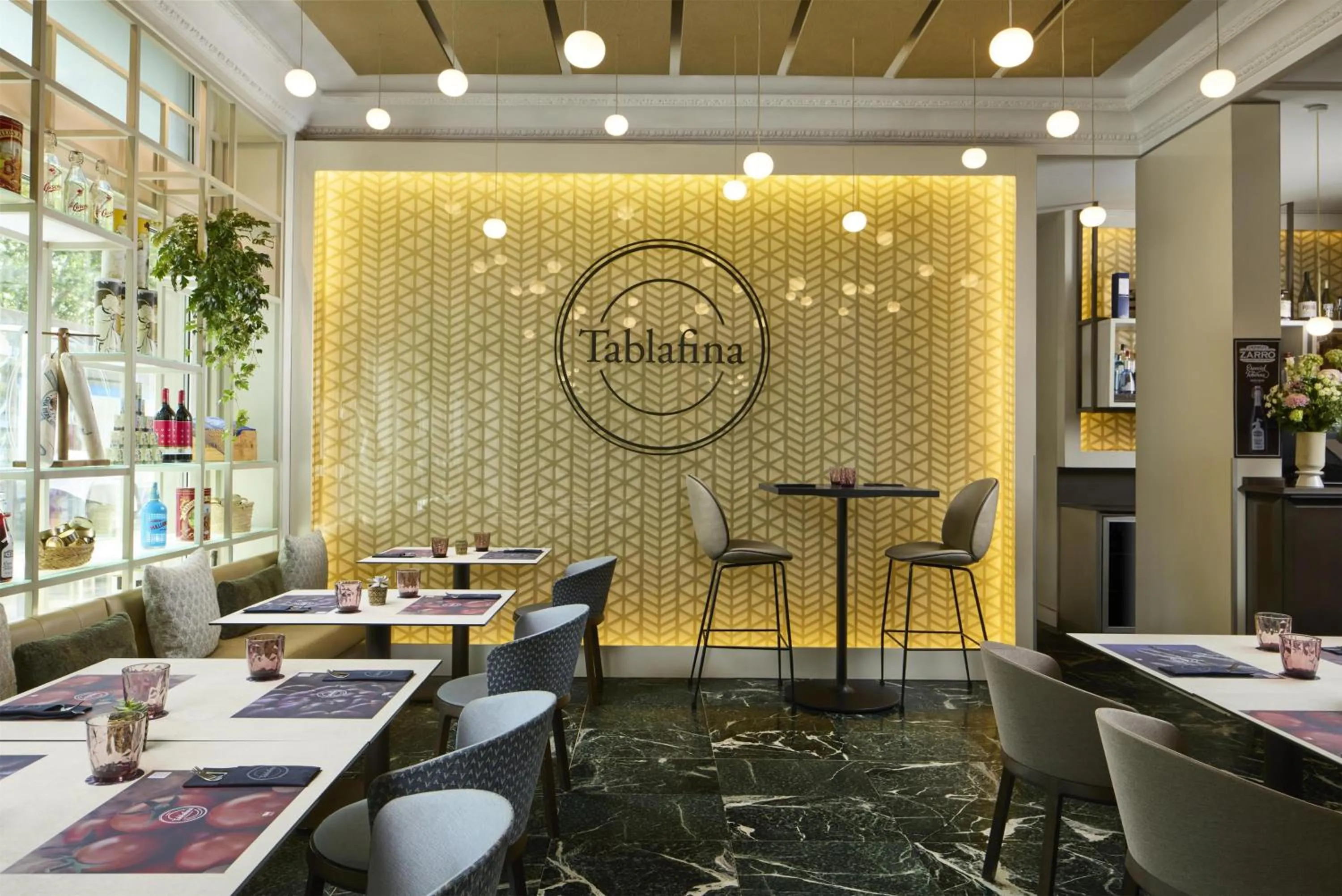 Restaurant/places to eat in NH Madrid Nacional