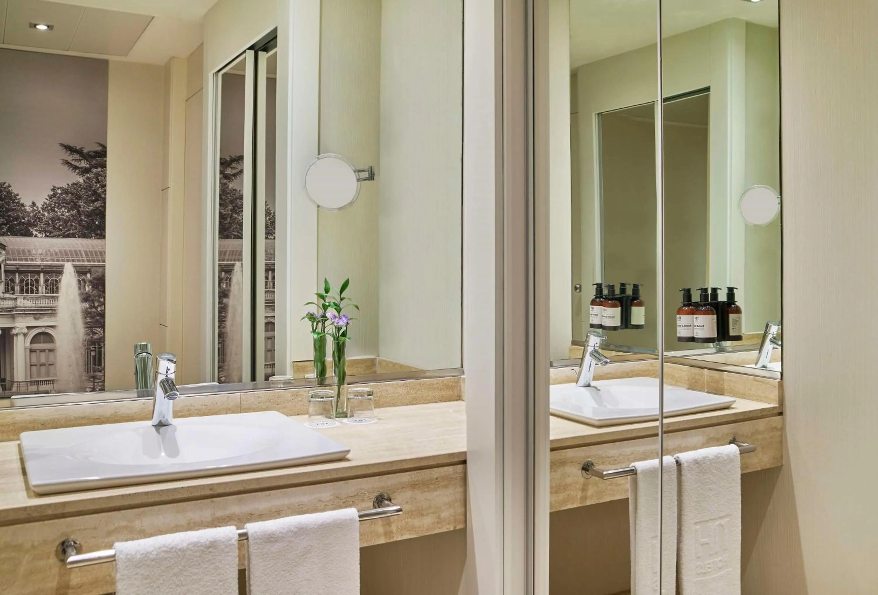 Bathroom in NH Madrid Nacional