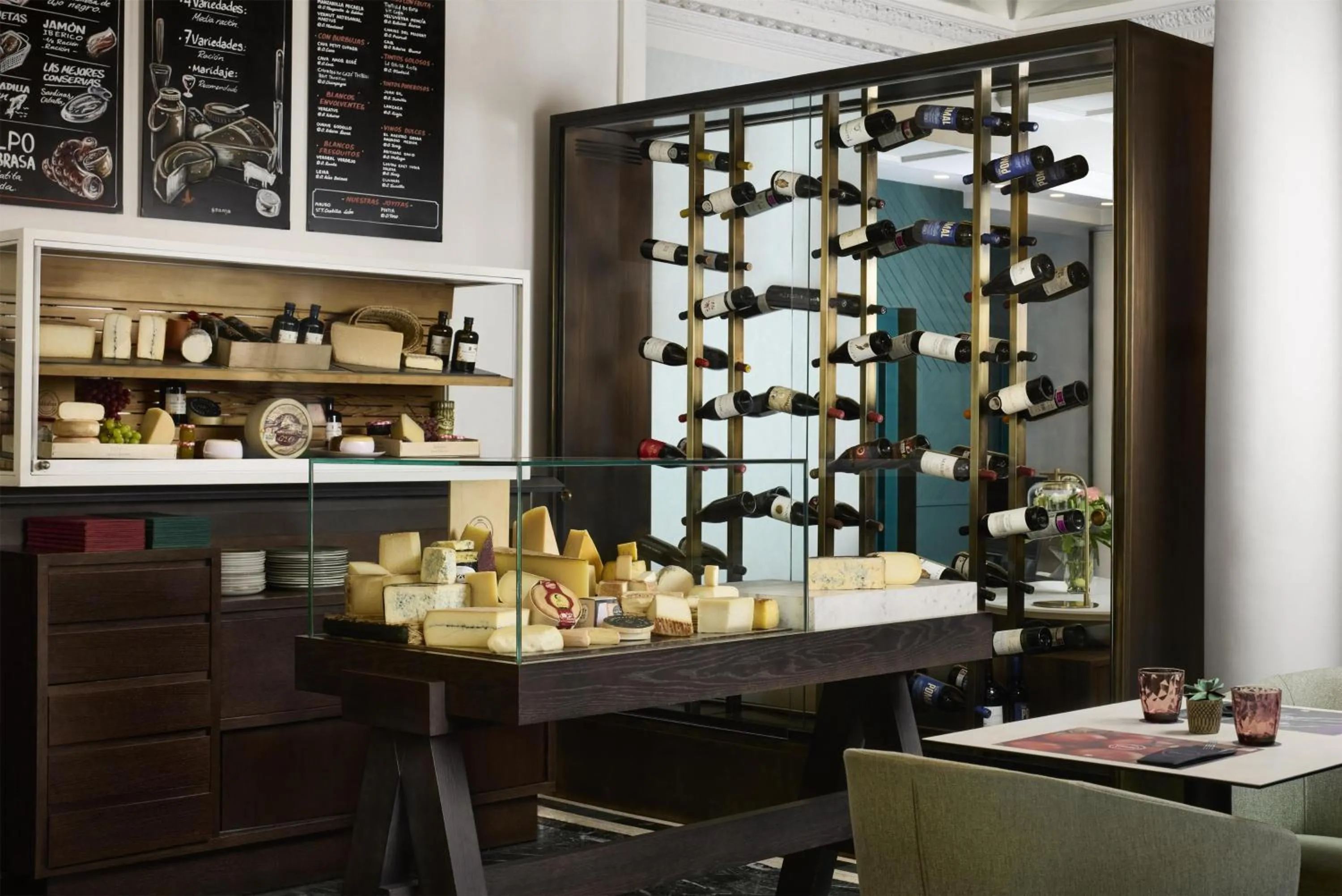 Restaurant/places to eat in NH Madrid Nacional