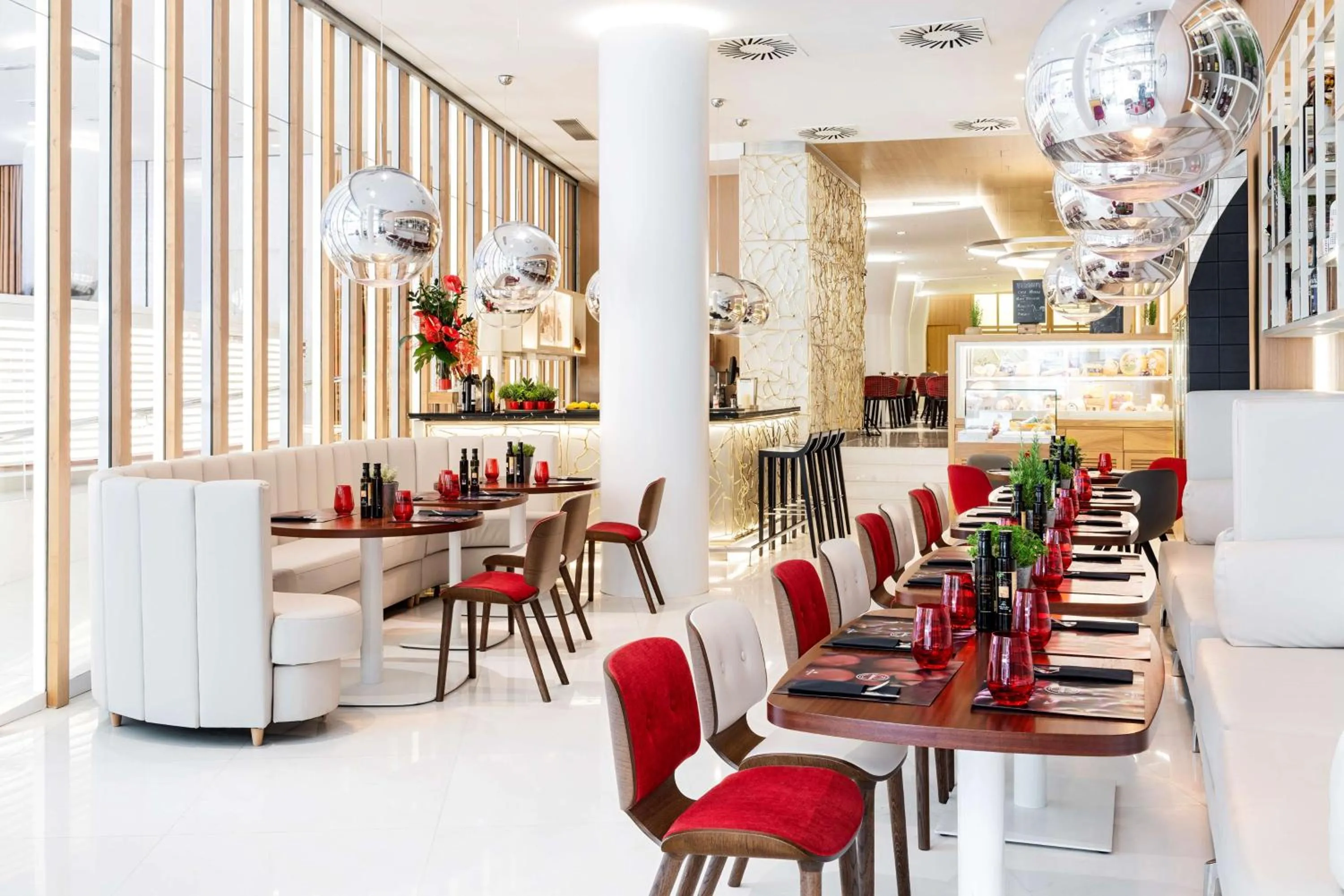 Restaurant/places to eat in NH Collection Barcelona Gran Hotel Calderon