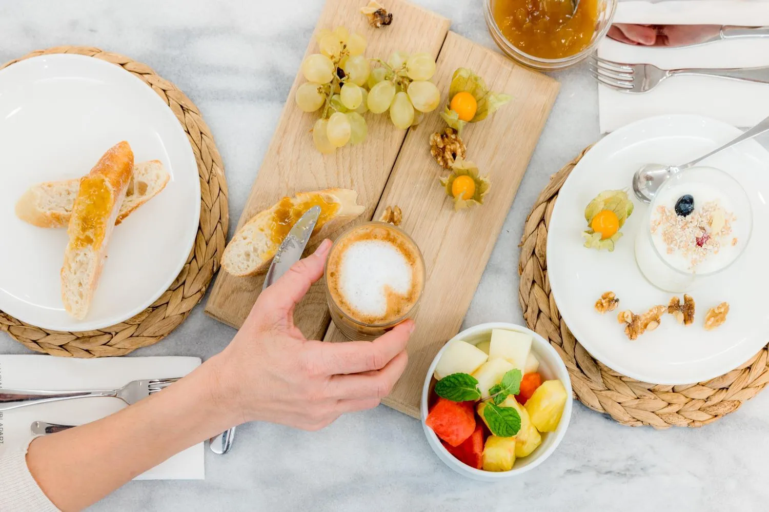 Food and drinks in Aparthotel Mariano Cubi Barcelona