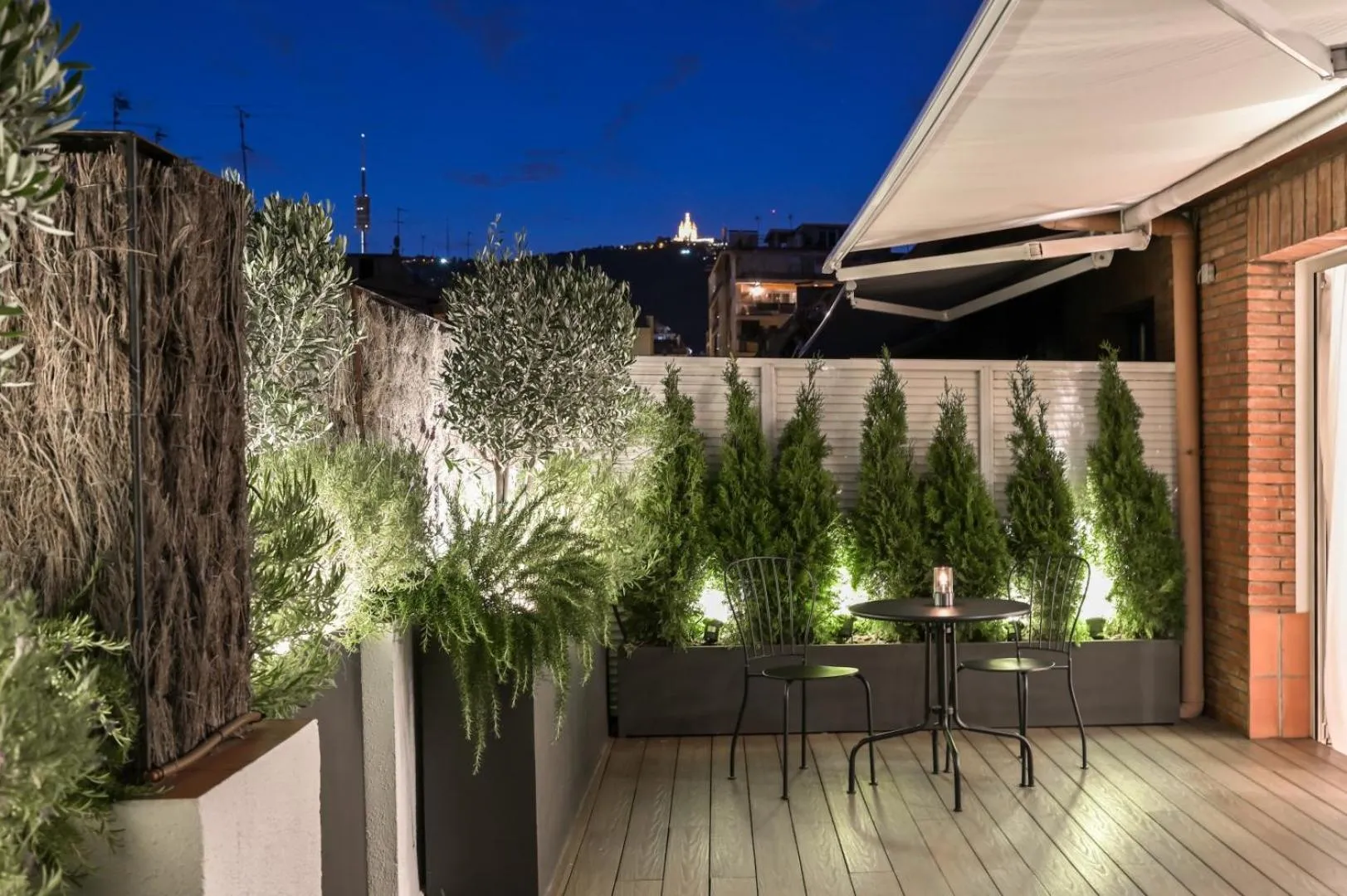 Night in Aparthotel Mariano Cubi Barcelona