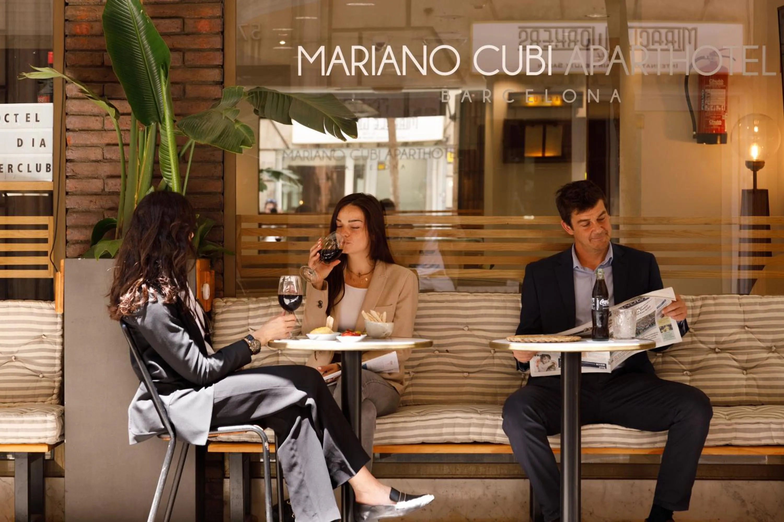 Restaurant/places to eat in Aparthotel Mariano Cubi Barcelona