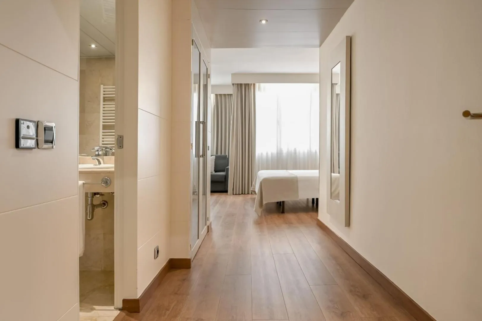 Bedroom, Bed in Aparthotel Mariano Cubi Barcelona