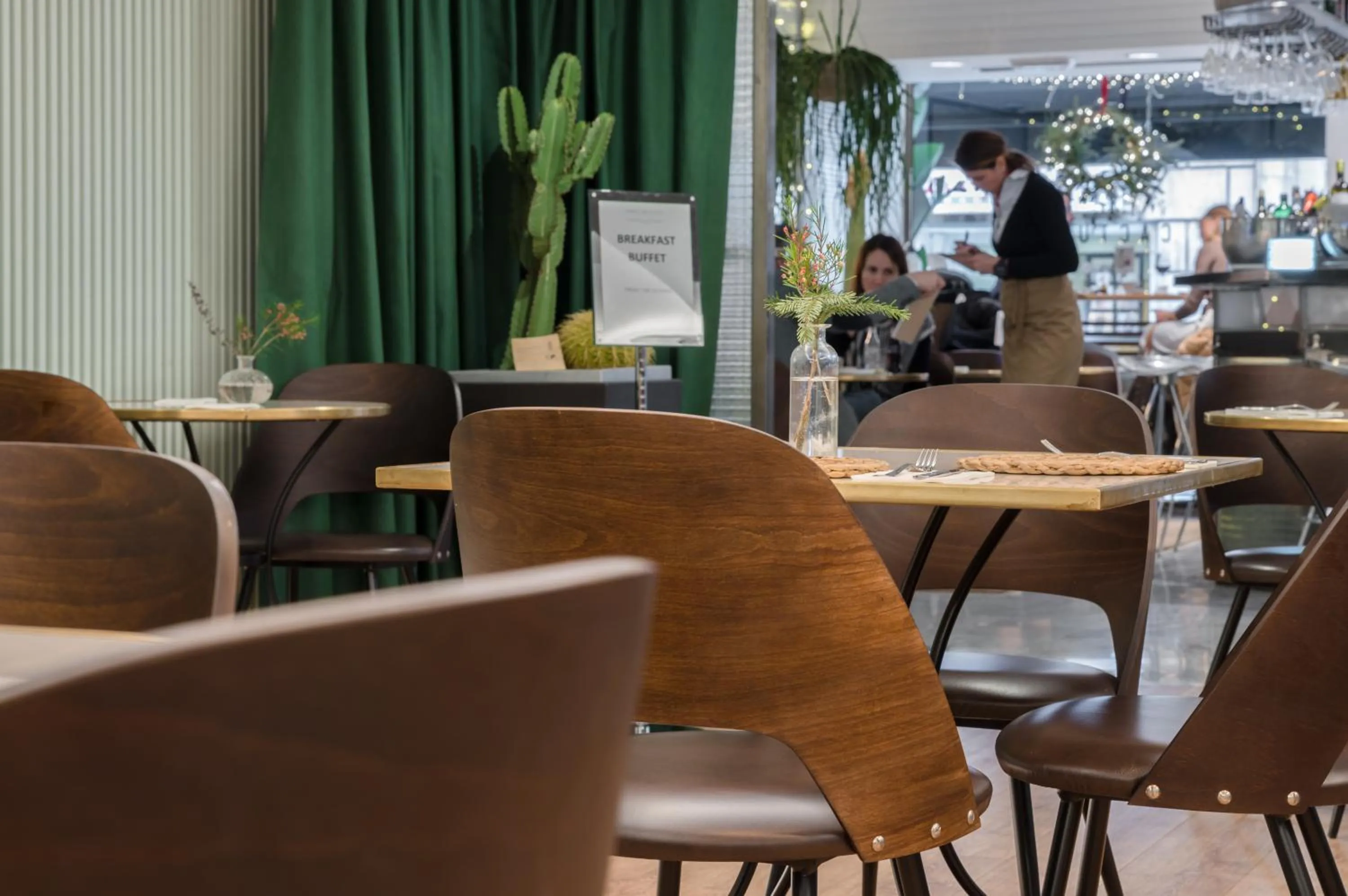 People in Aparthotel Mariano Cubi Barcelona