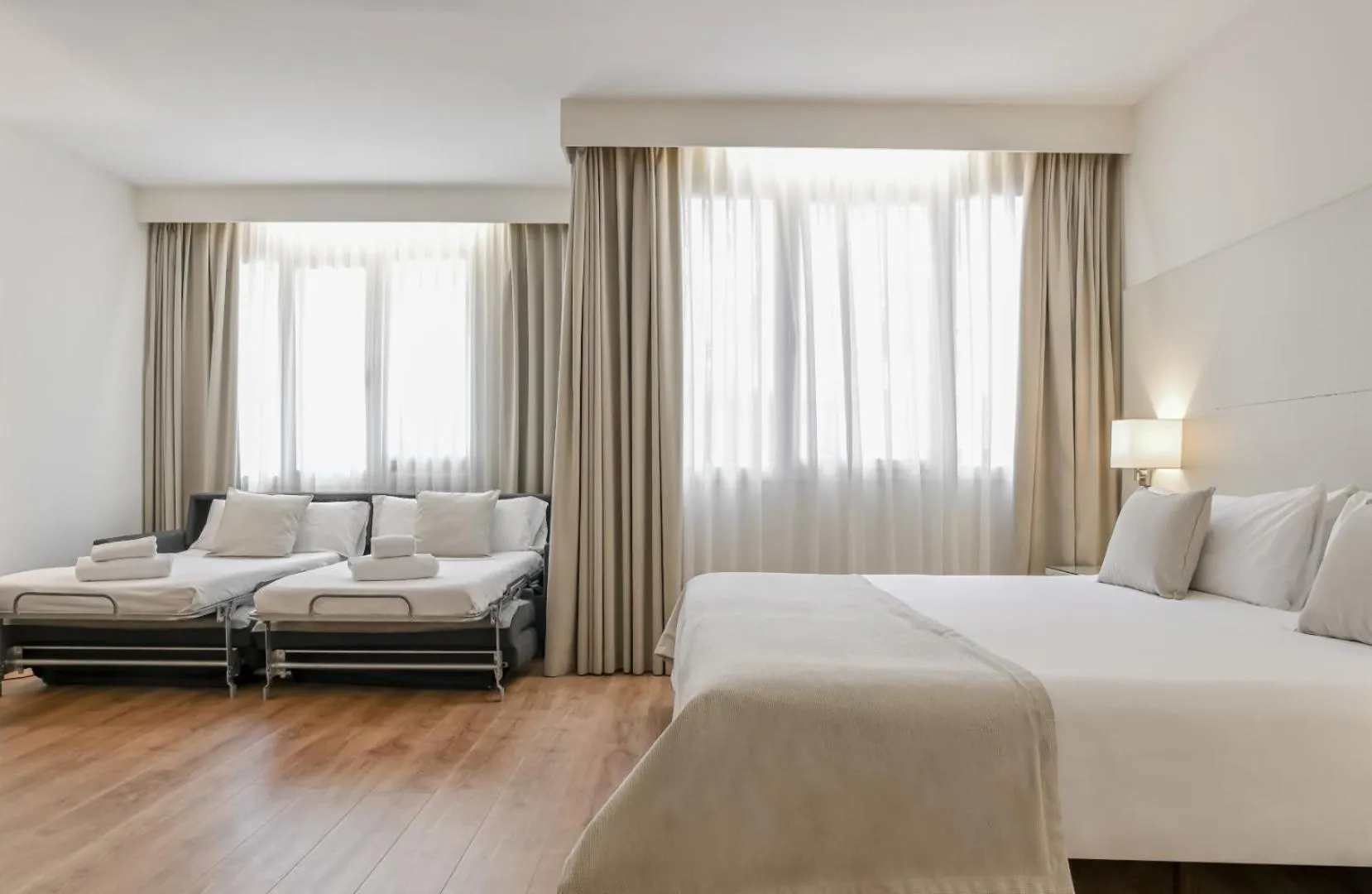 Bed in Aparthotel Mariano Cubi Barcelona