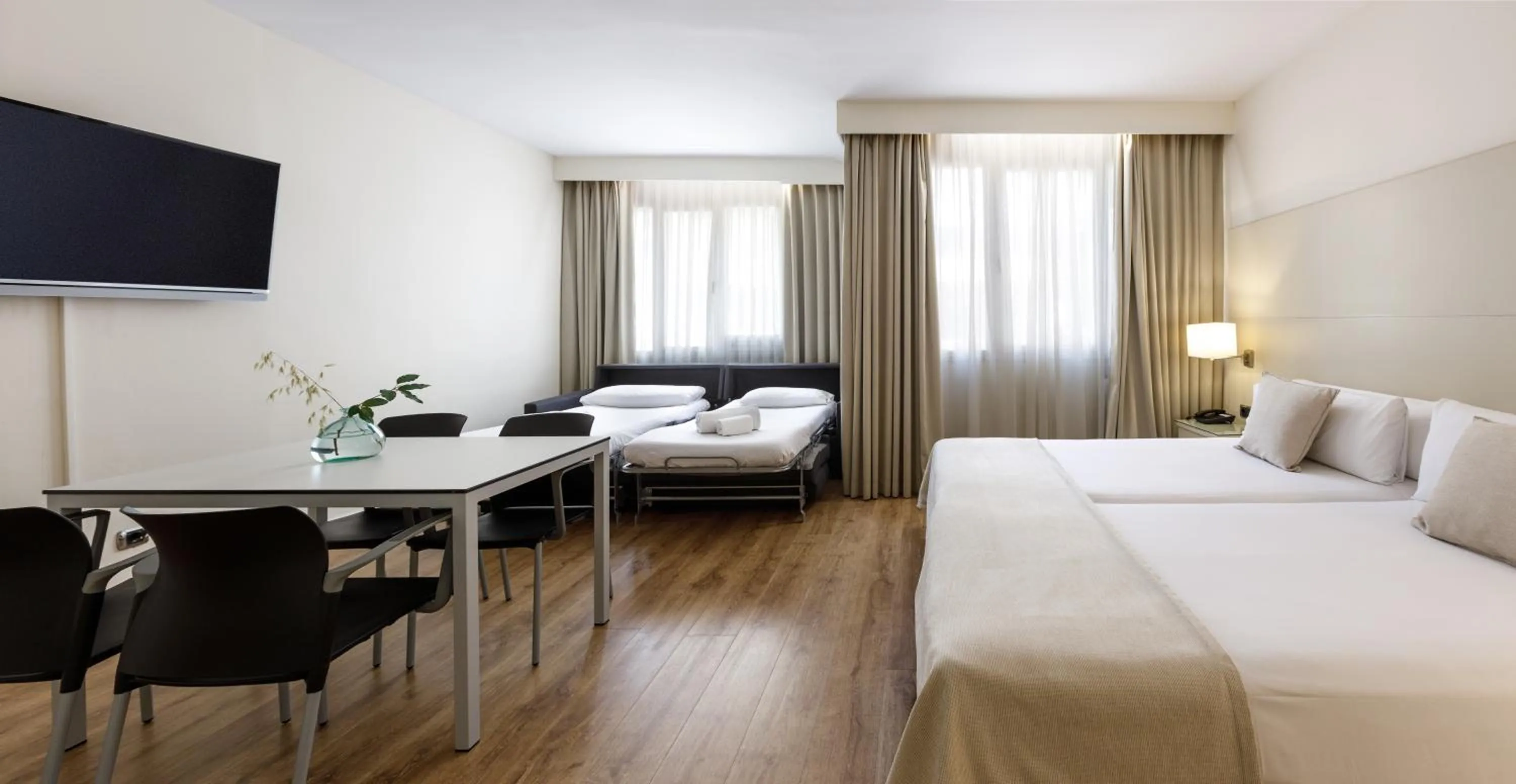 Continental breakfast, Bed in Aparthotel Mariano Cubi Barcelona