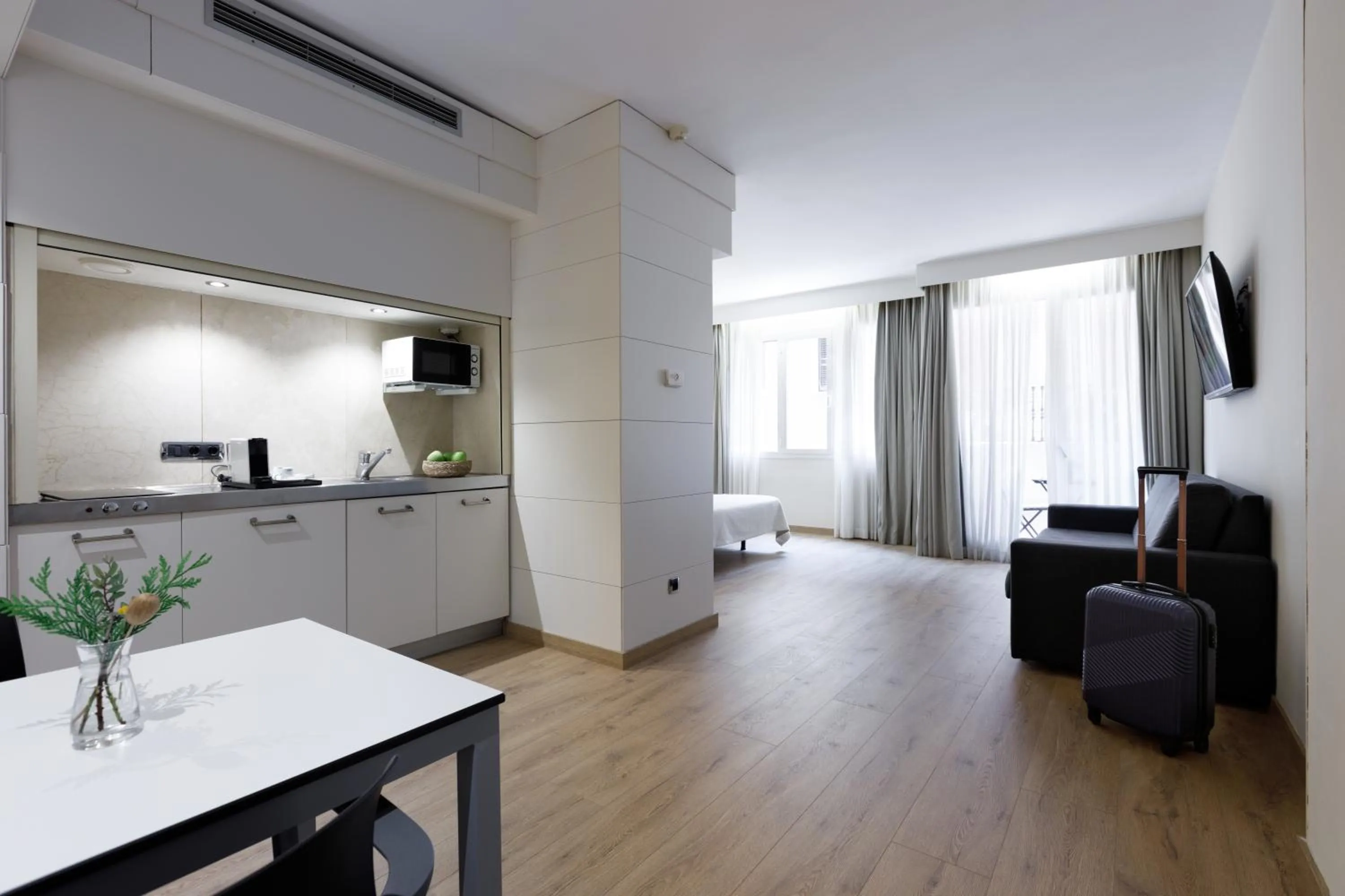 Photo of the whole room in Aparthotel Mariano Cubi Barcelona