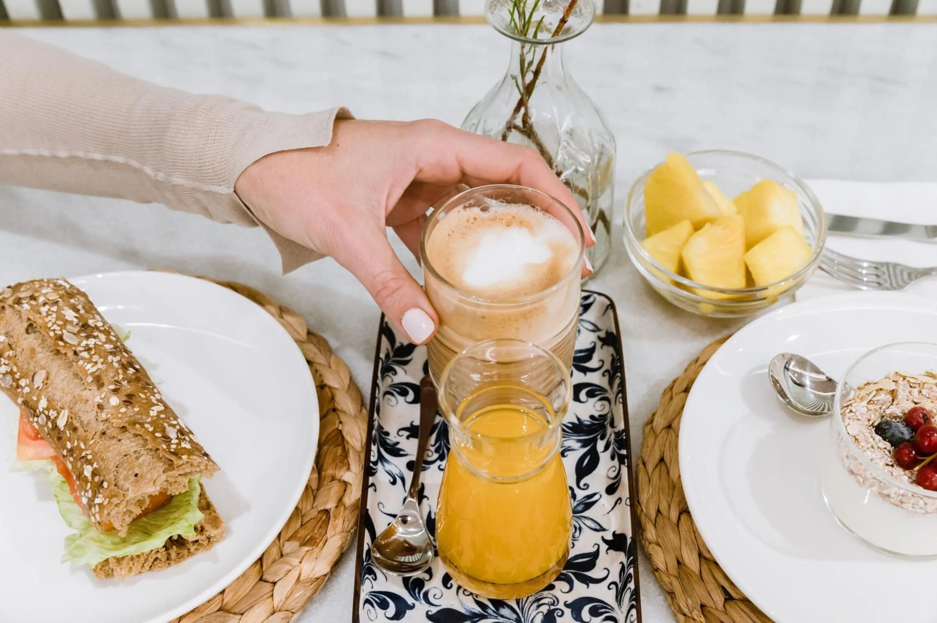 Food and drinks in Aparthotel Mariano Cubi Barcelona